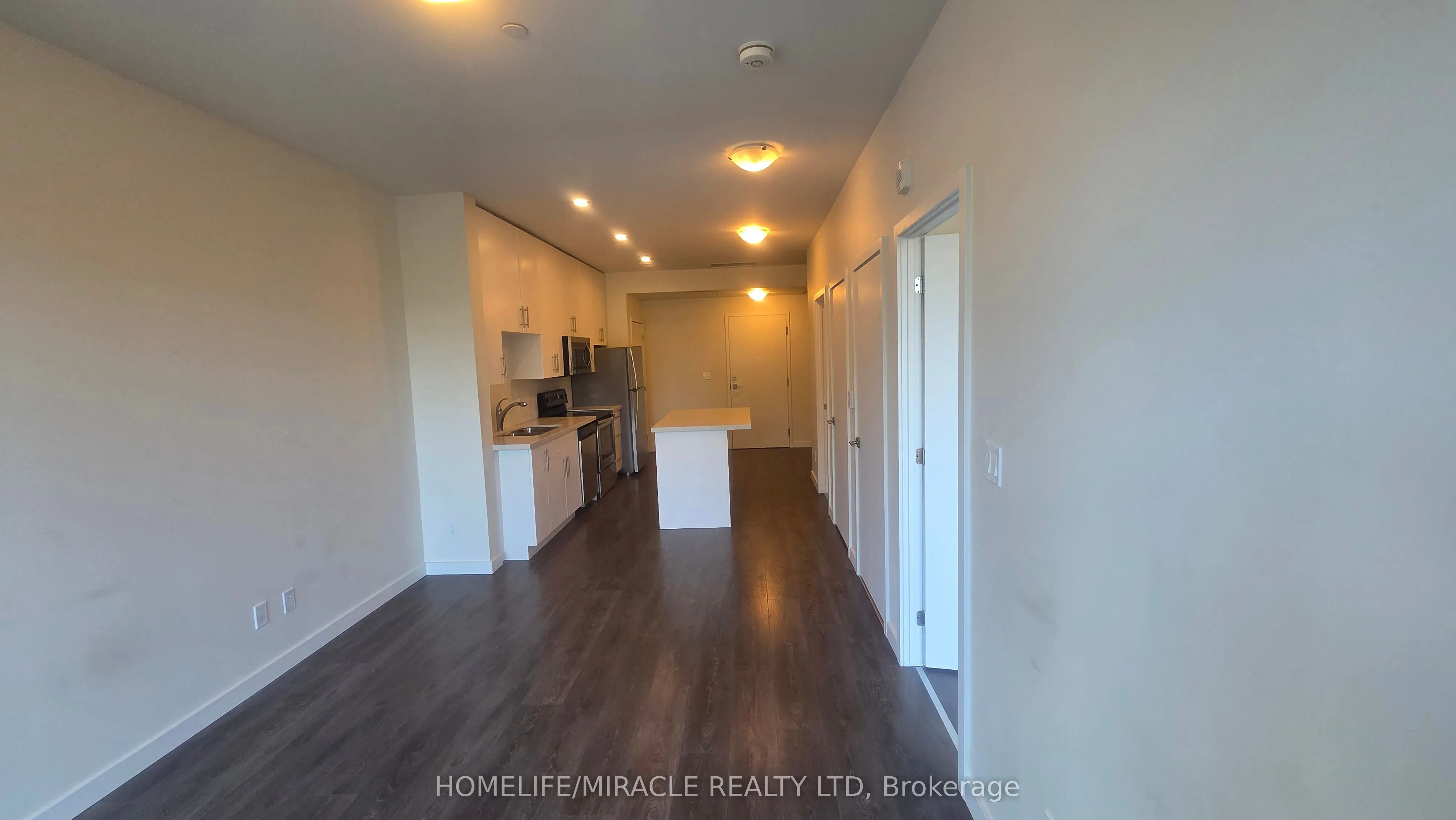 690 King Street W, #221
