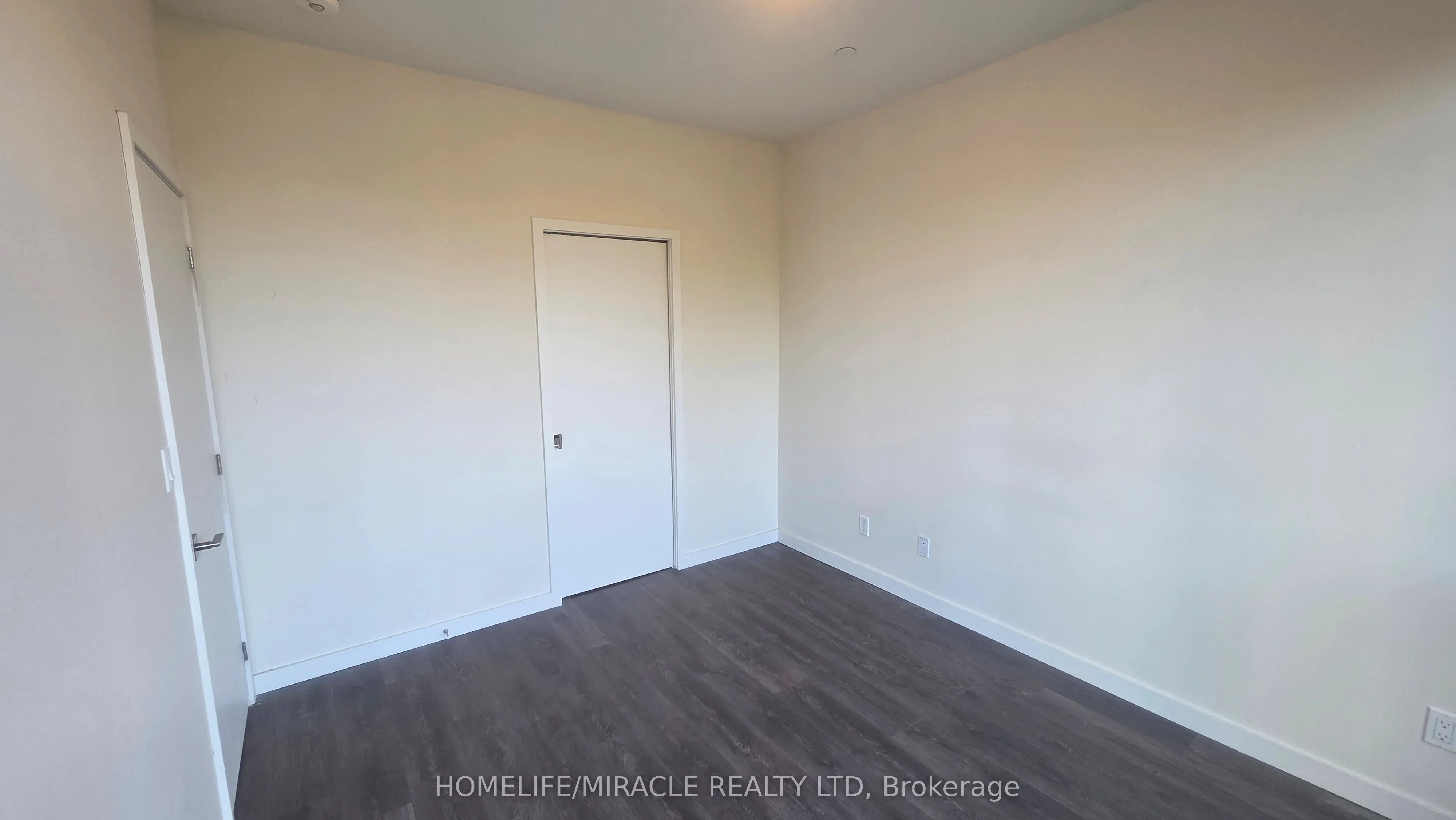 690 King Street W, #221