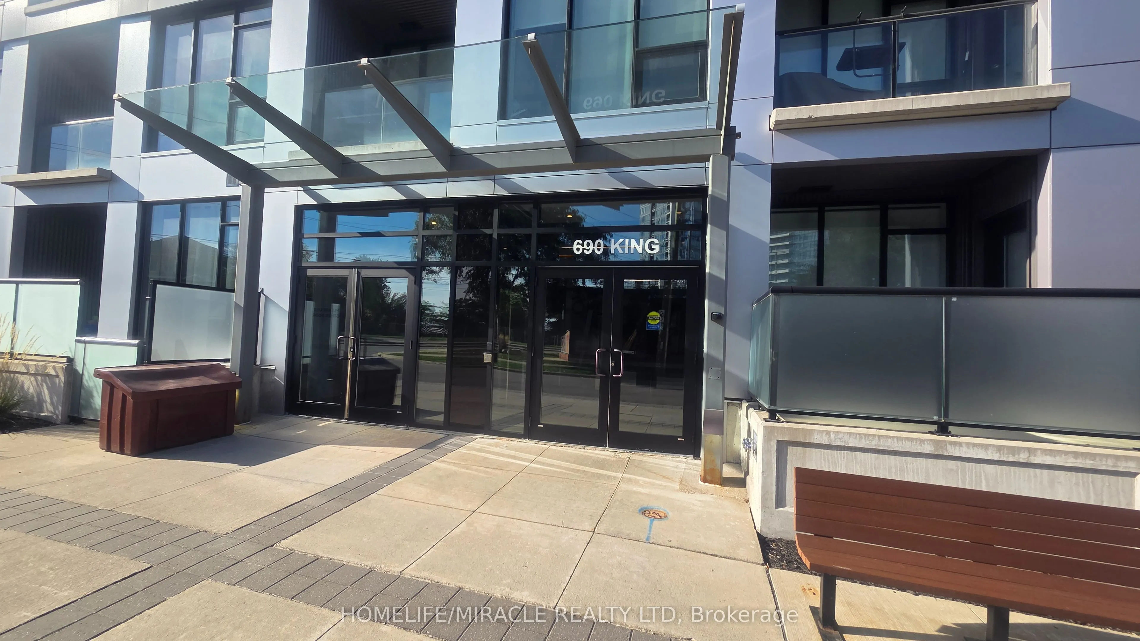 690 King Street W, #221