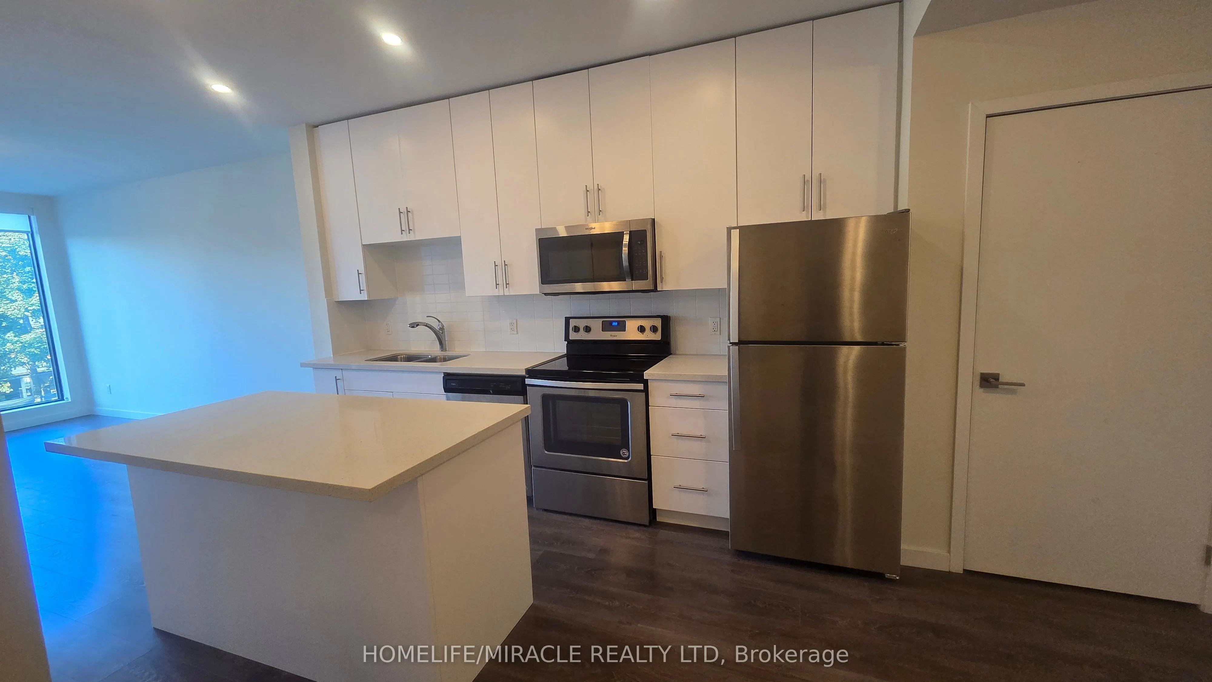 690 King Street W, #221