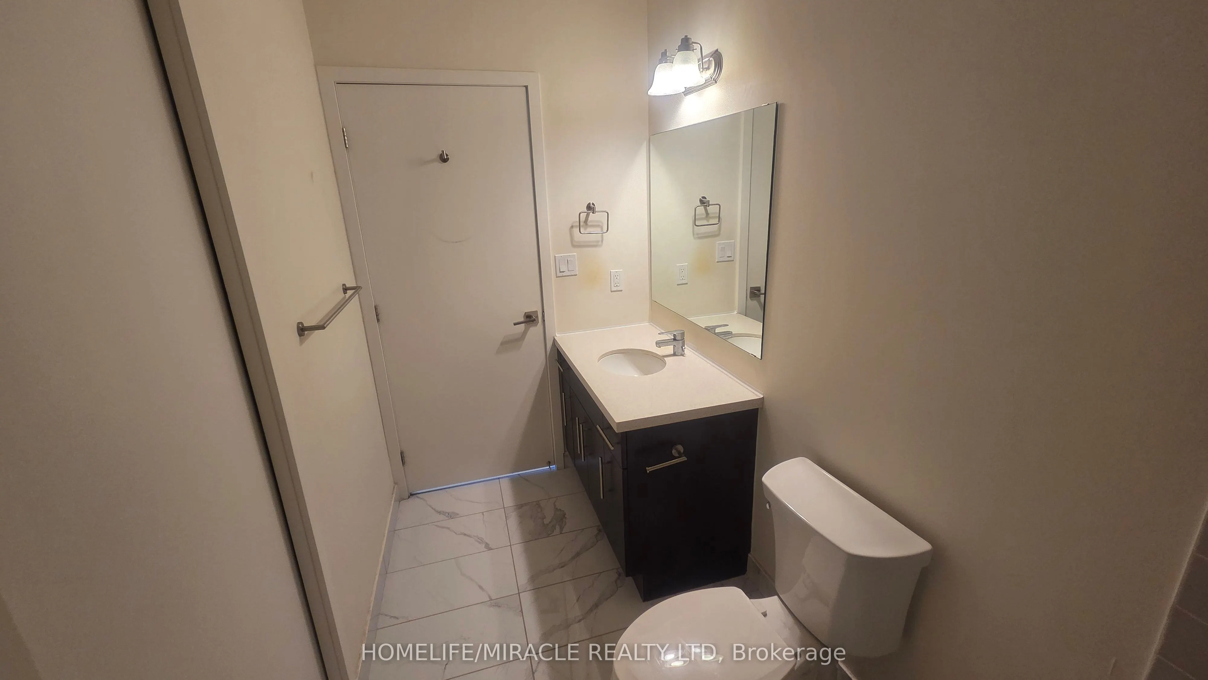 690 King Street W, #221