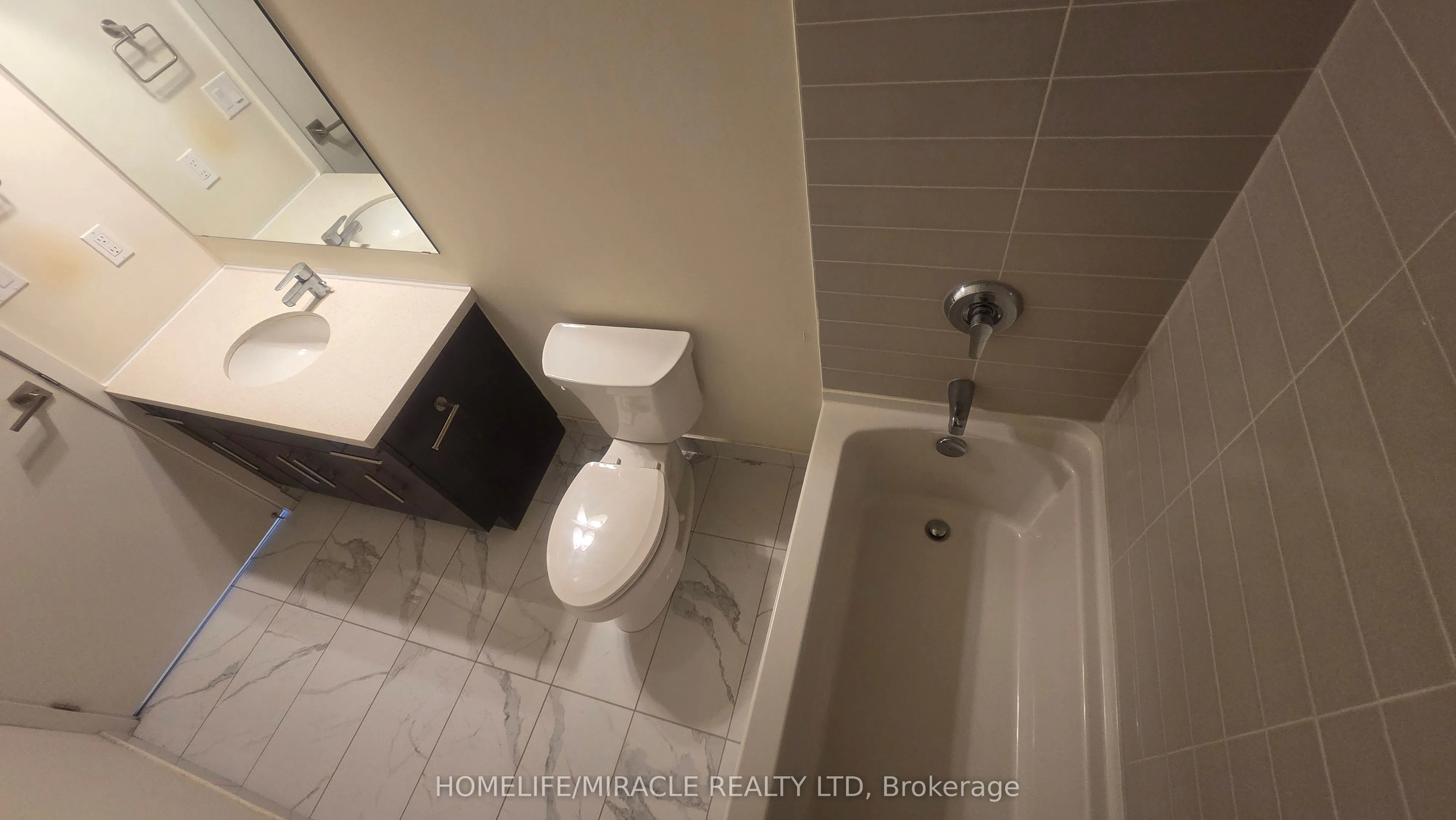 690 King Street W, #221