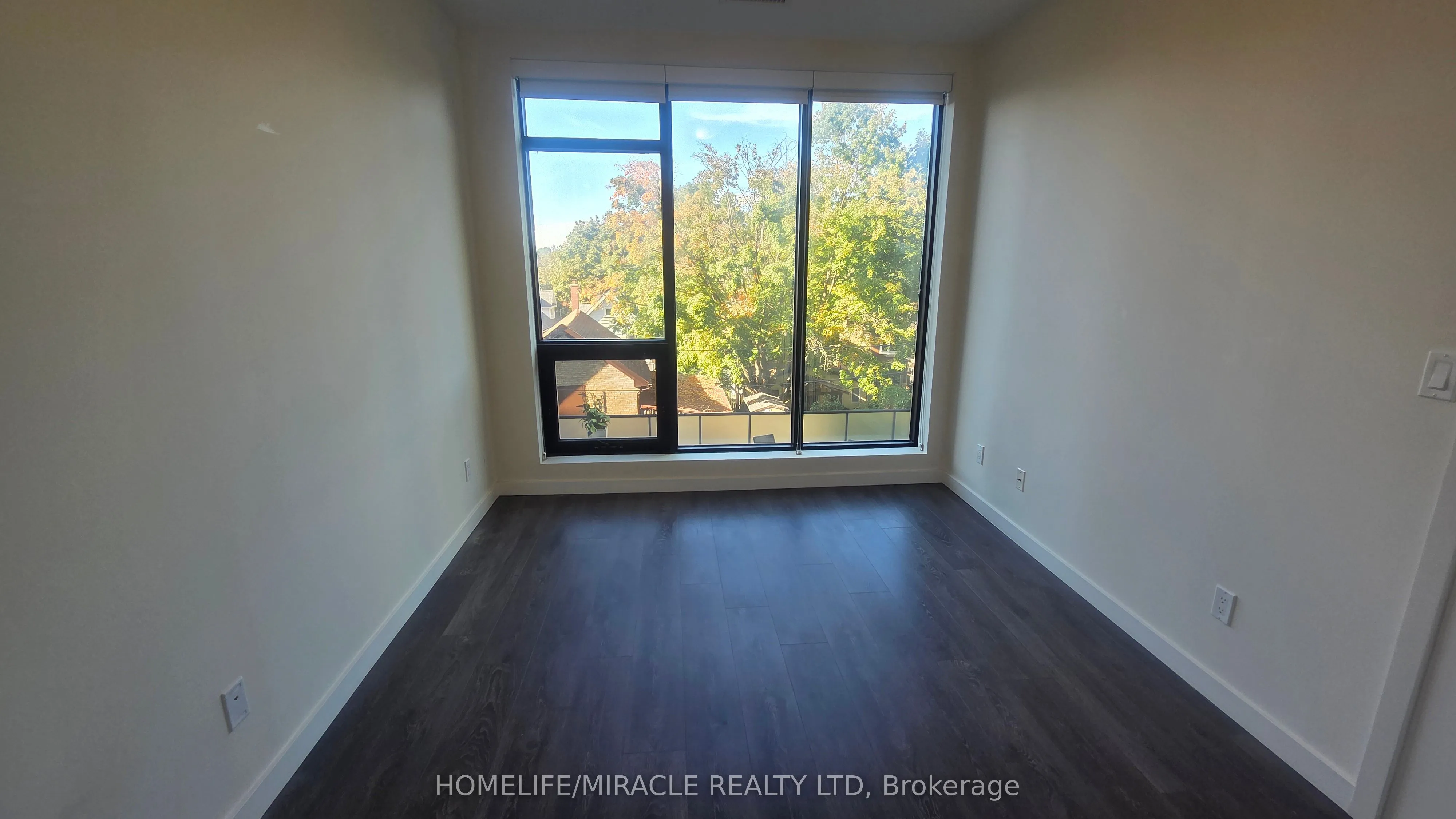 690 King Street W, #221