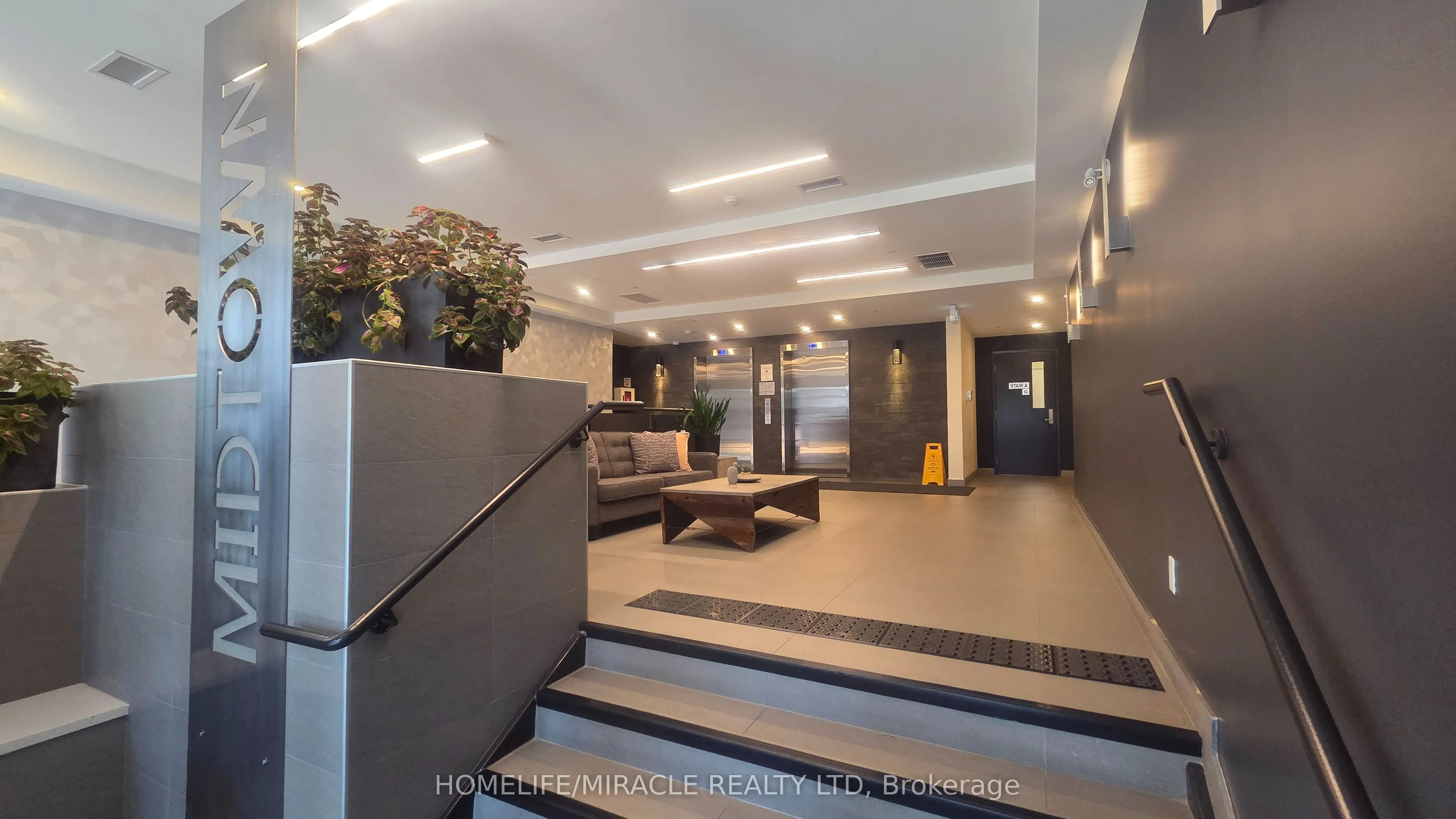 690 King Street W, #221