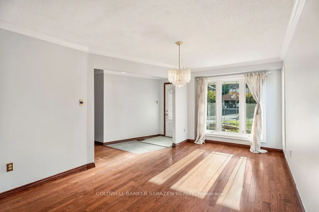 121 Topley Crescent