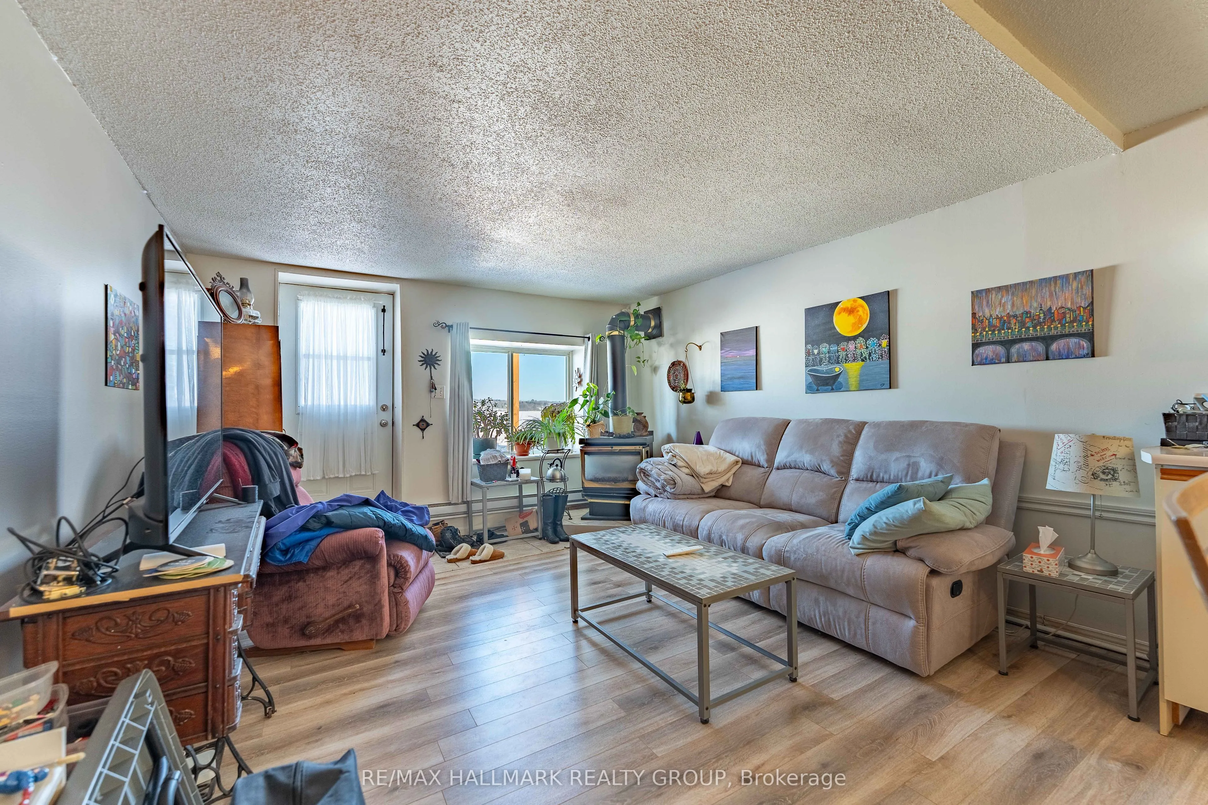 1109-1111 Main Street E