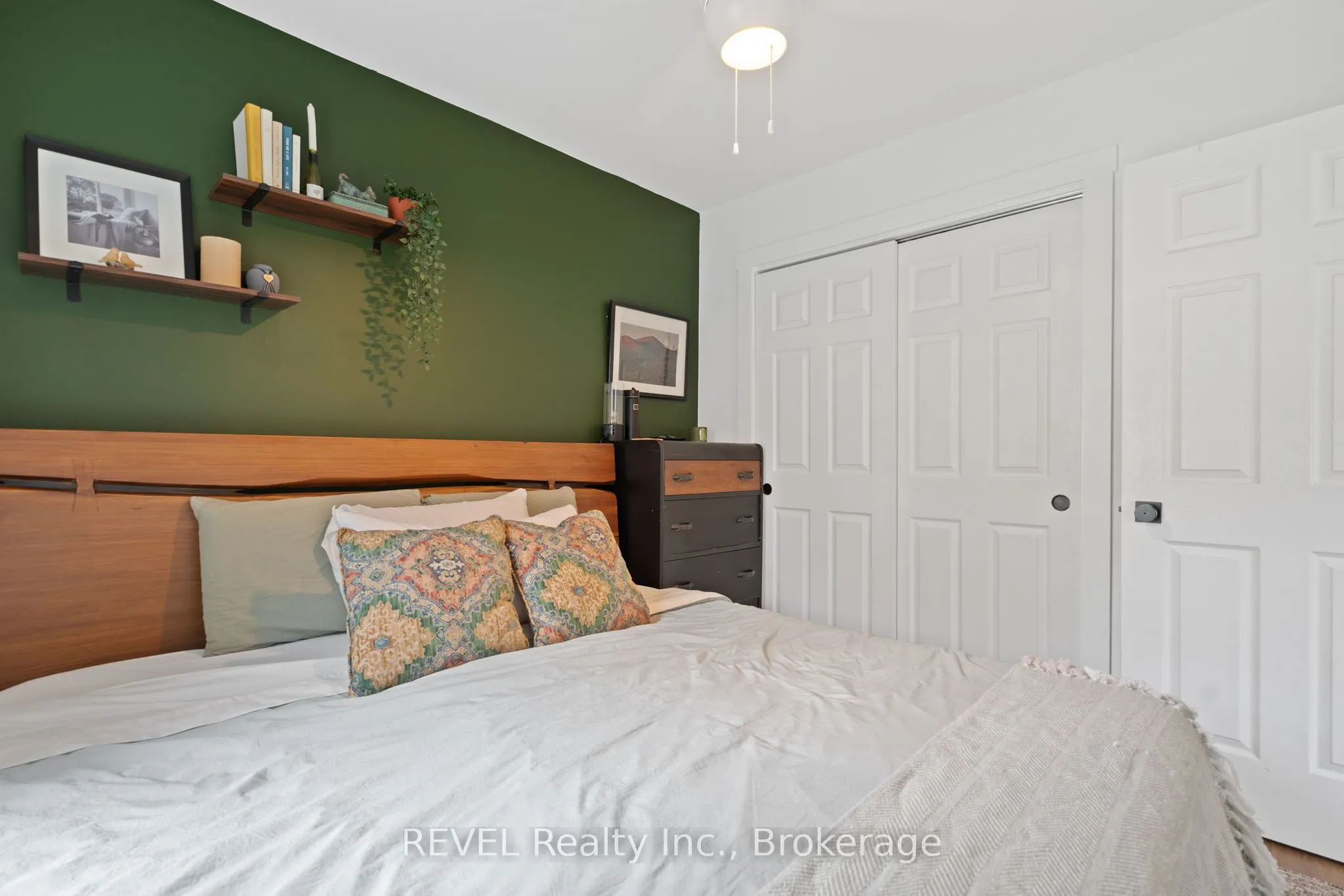 18 Crowland Avenue