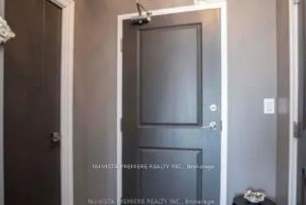 240 Villagewalk Boulevard, #813