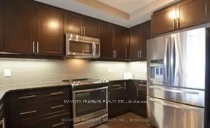 240 Villagewalk Boulevard, #813