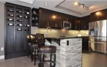 240 Villagewalk Boulevard, #813