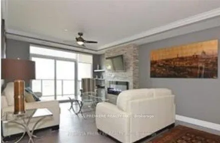 240 Villagewalk Boulevard, #813