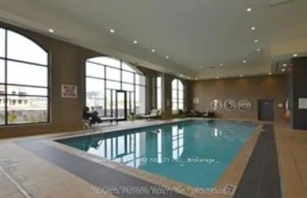 240 Villagewalk Boulevard, #813
