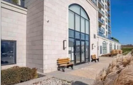 240 Villagewalk Boulevard, #813