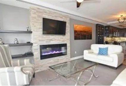 240 Villagewalk Boulevard, #813