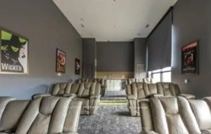 240 Villagewalk Boulevard, #813