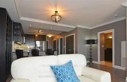 240 Villagewalk Boulevard, #813