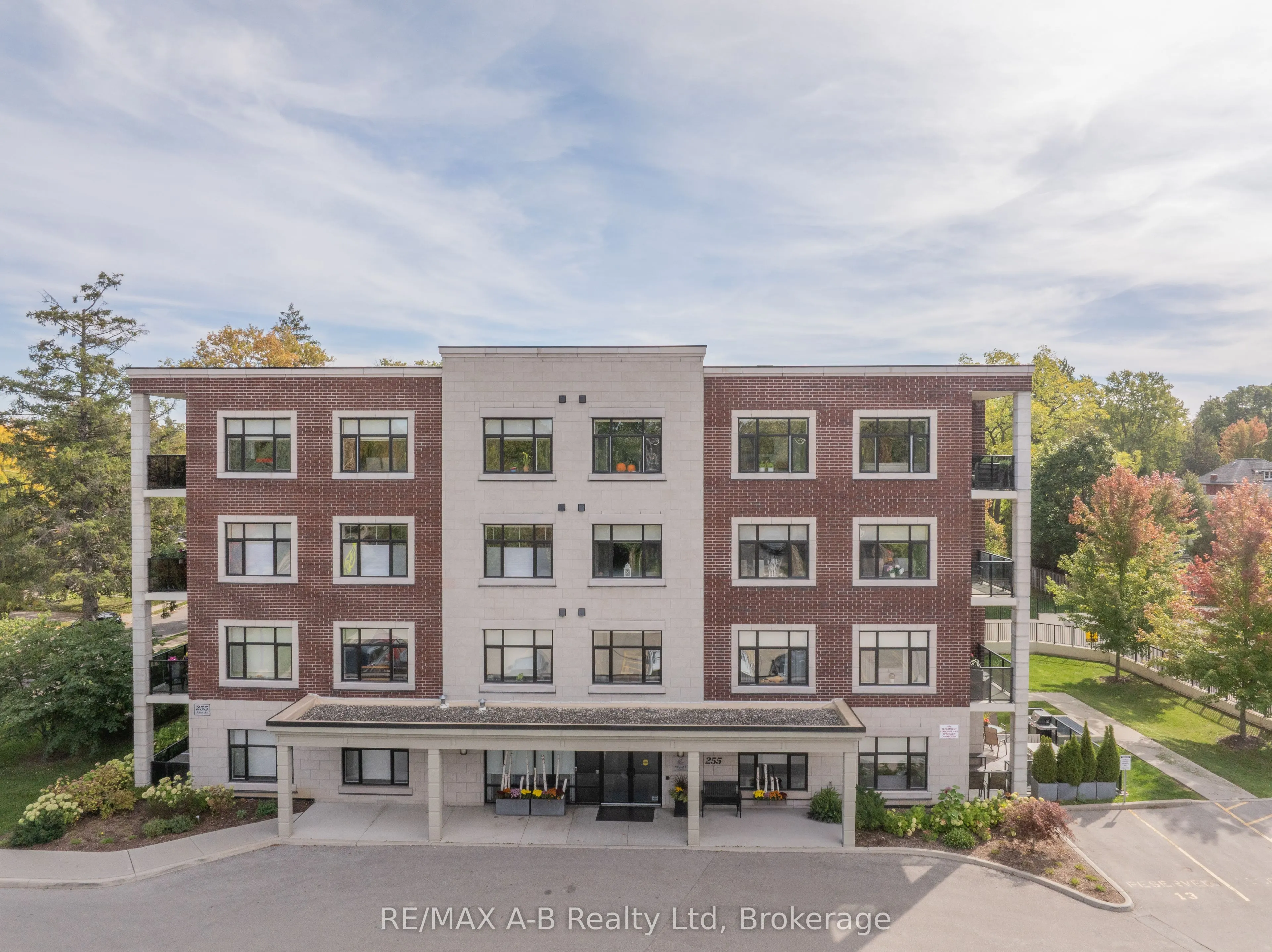 255 John Street N, #111