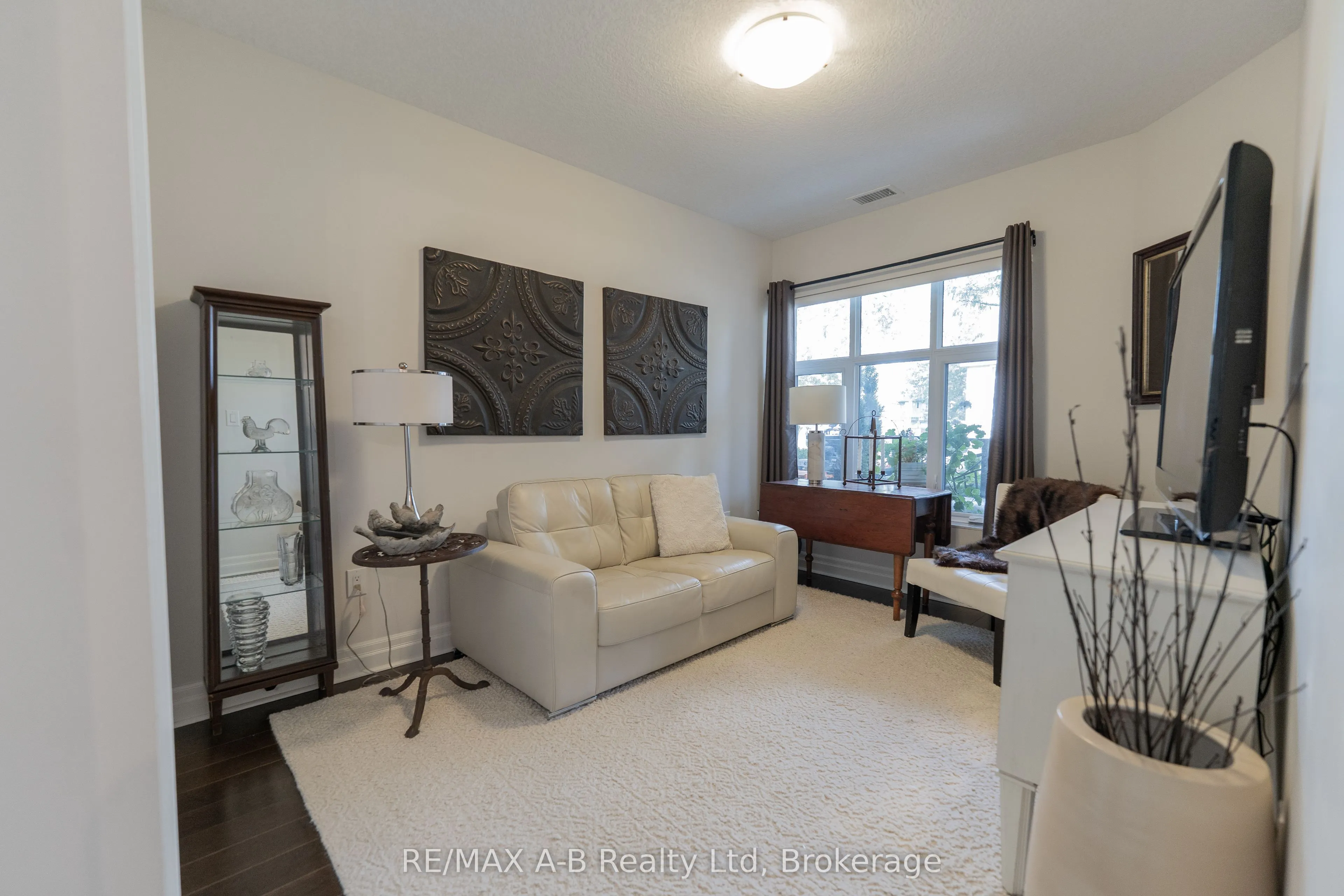 255 John Street N, #111