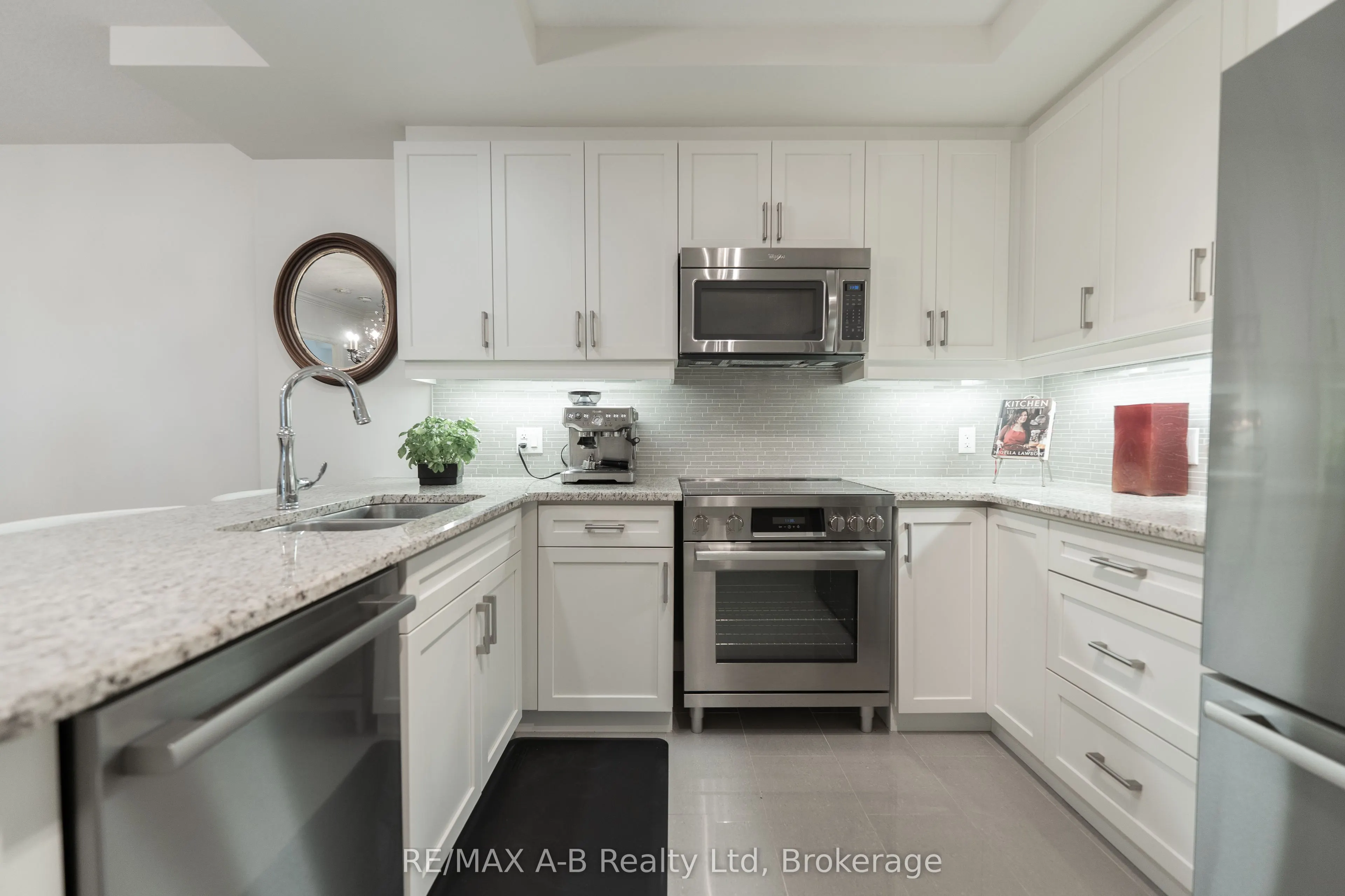 255 John Street N, #111