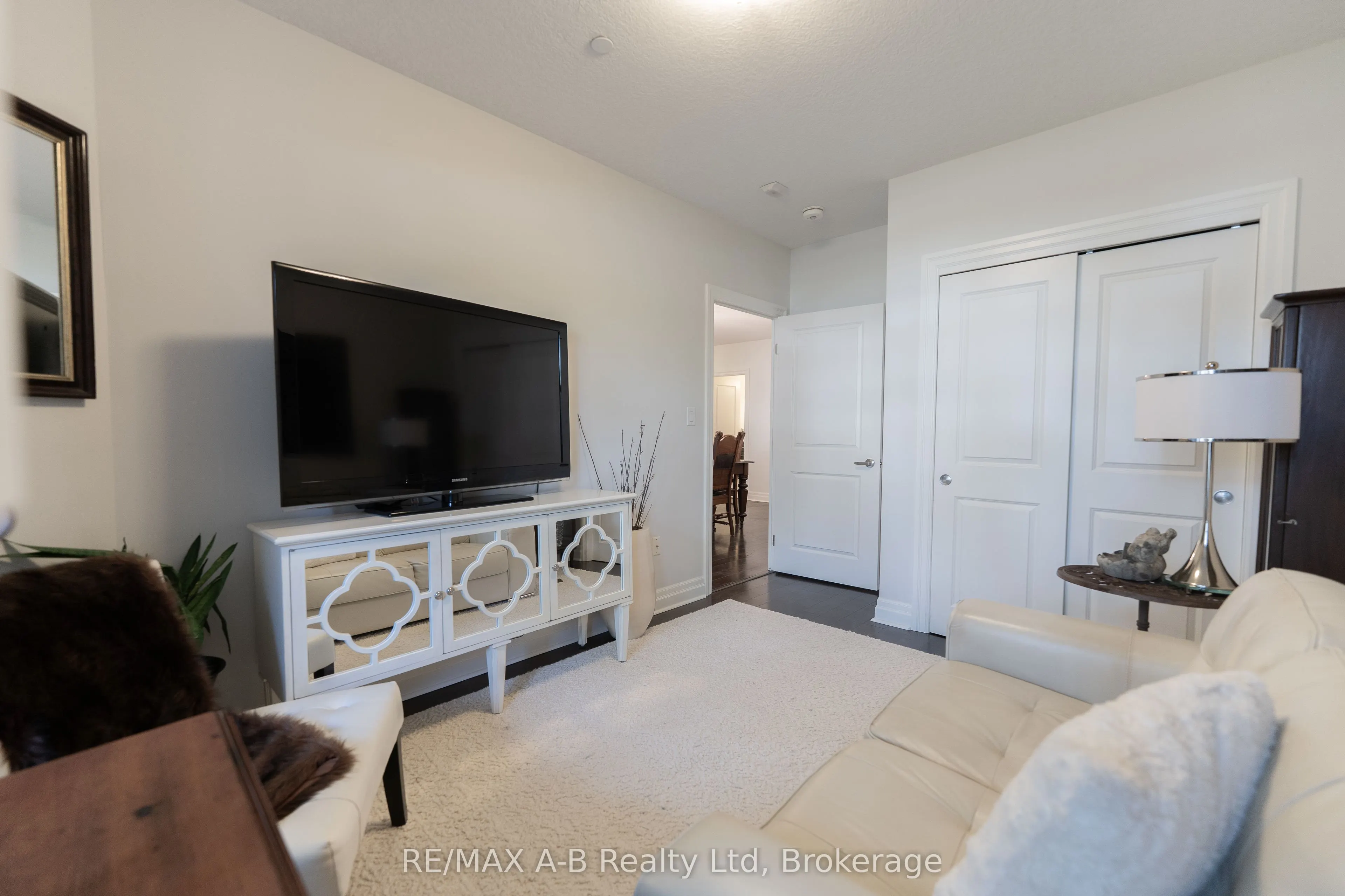 255 John Street N, #111