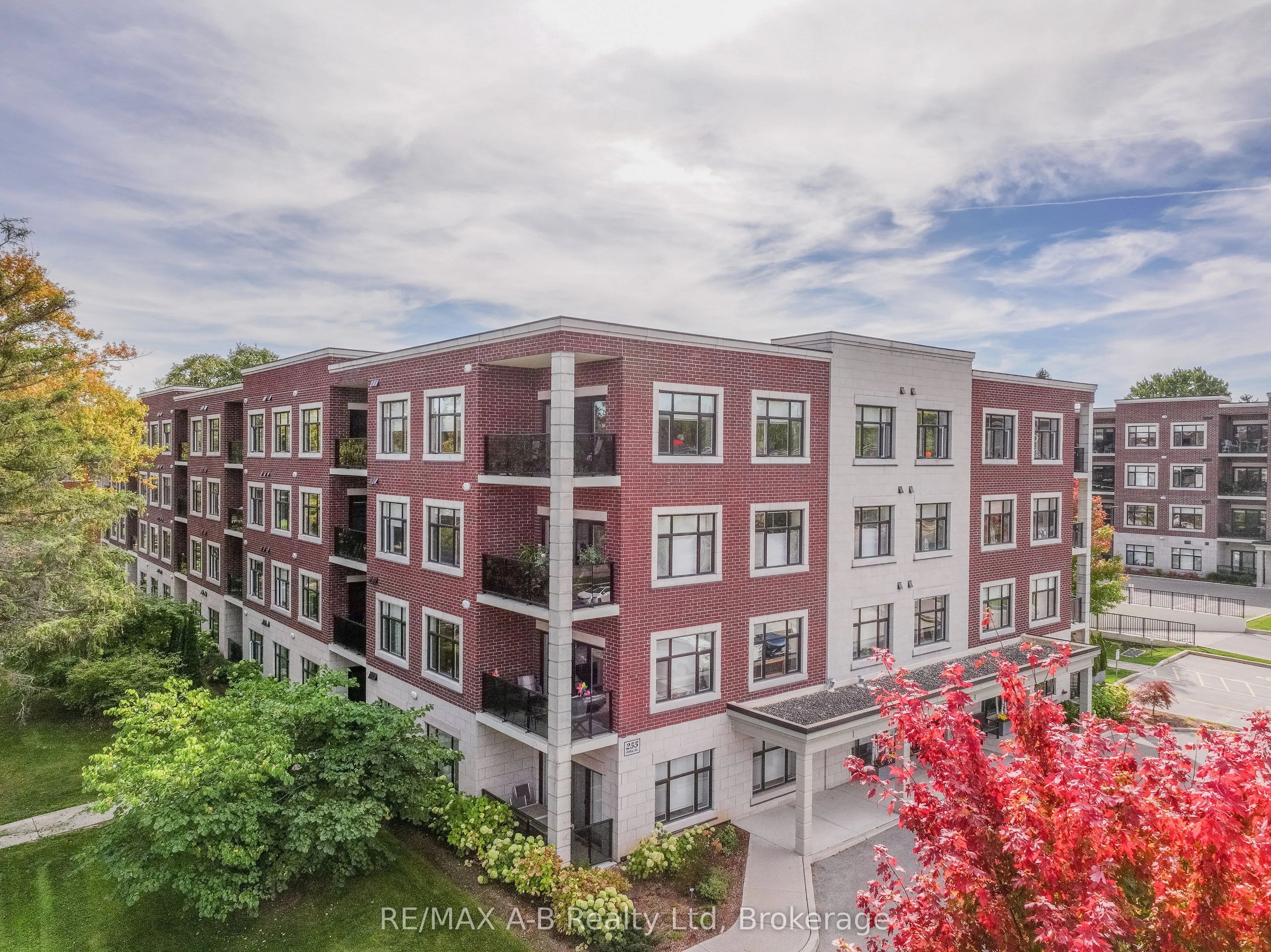 255 John Street N, #111