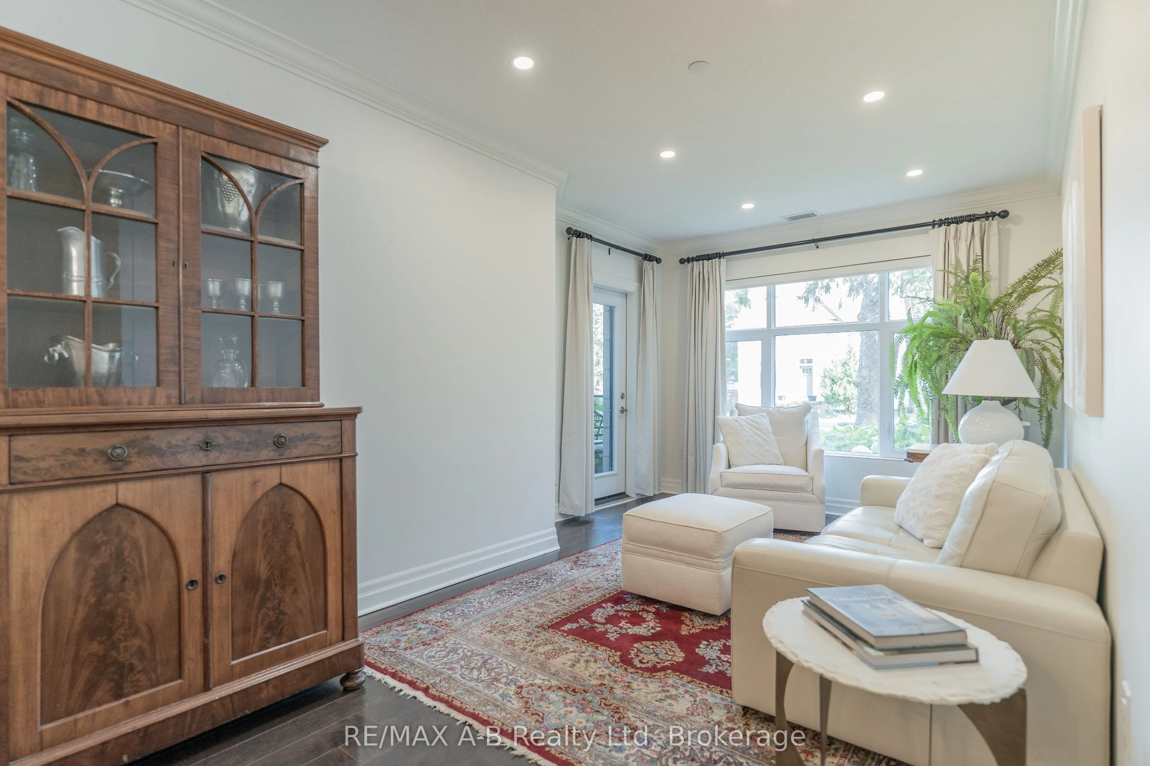 255 John Street N, #111