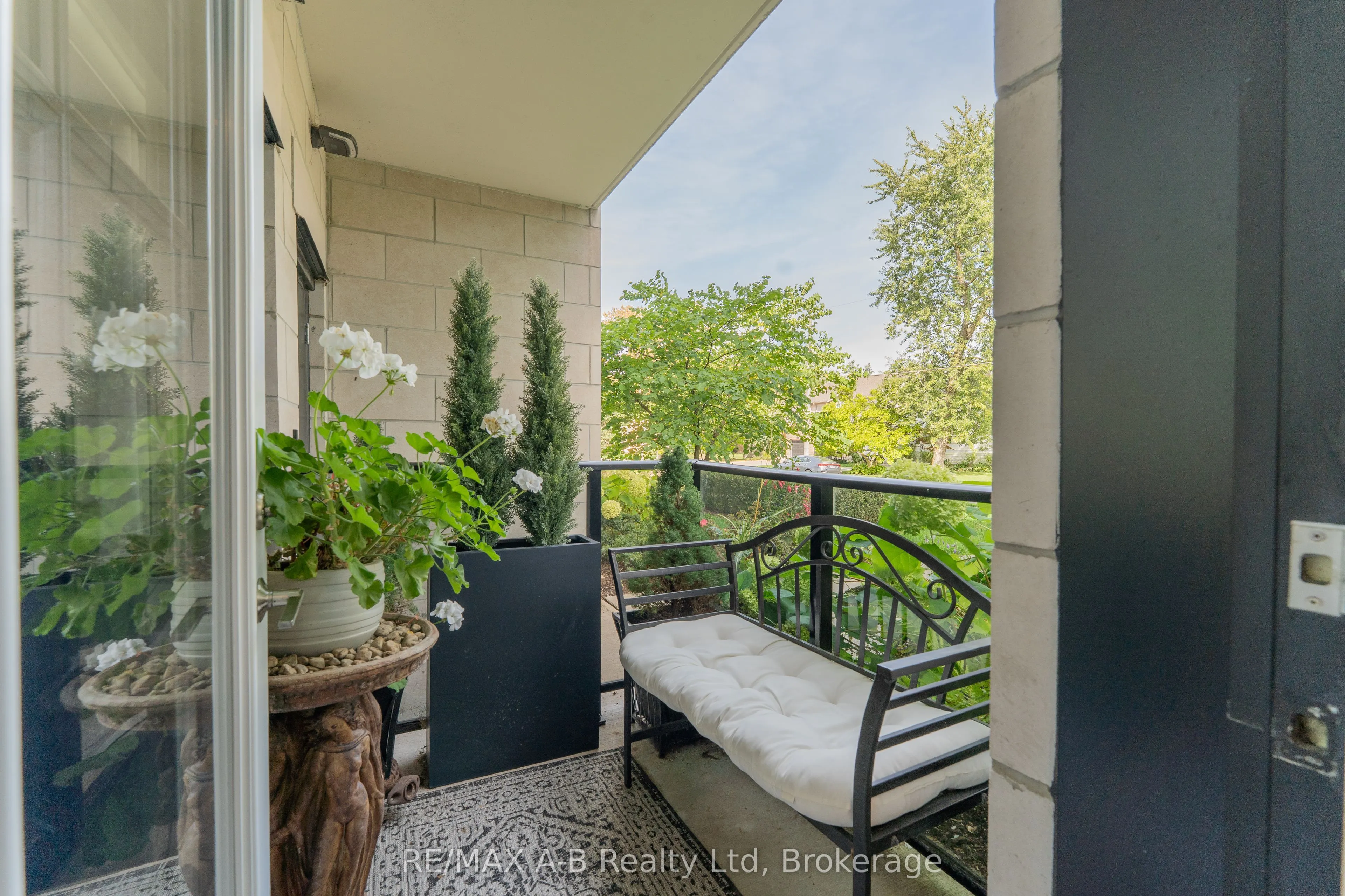 255 John Street N, #111