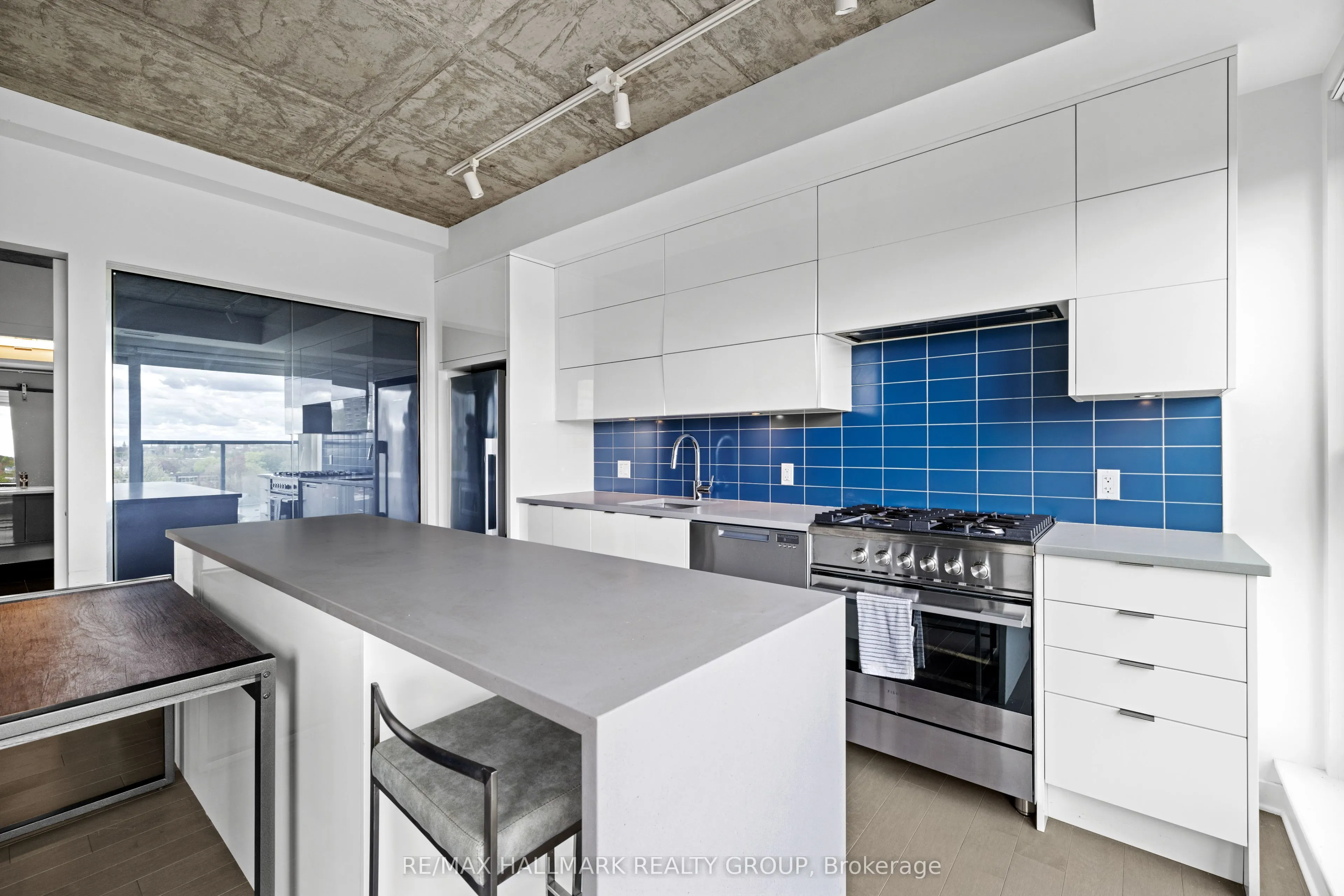 135 Barrette Street #607