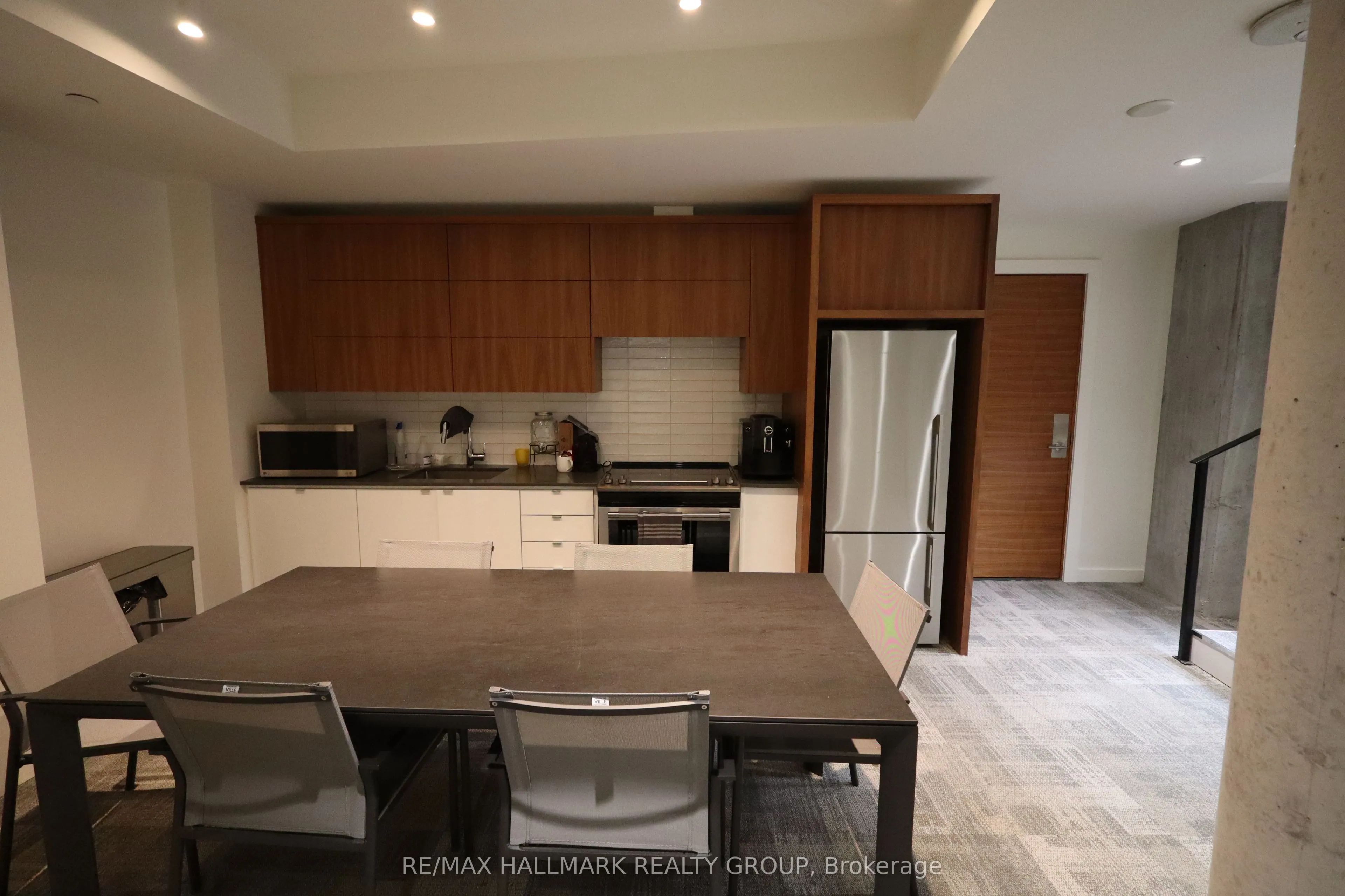 135 Barrette Street, #607