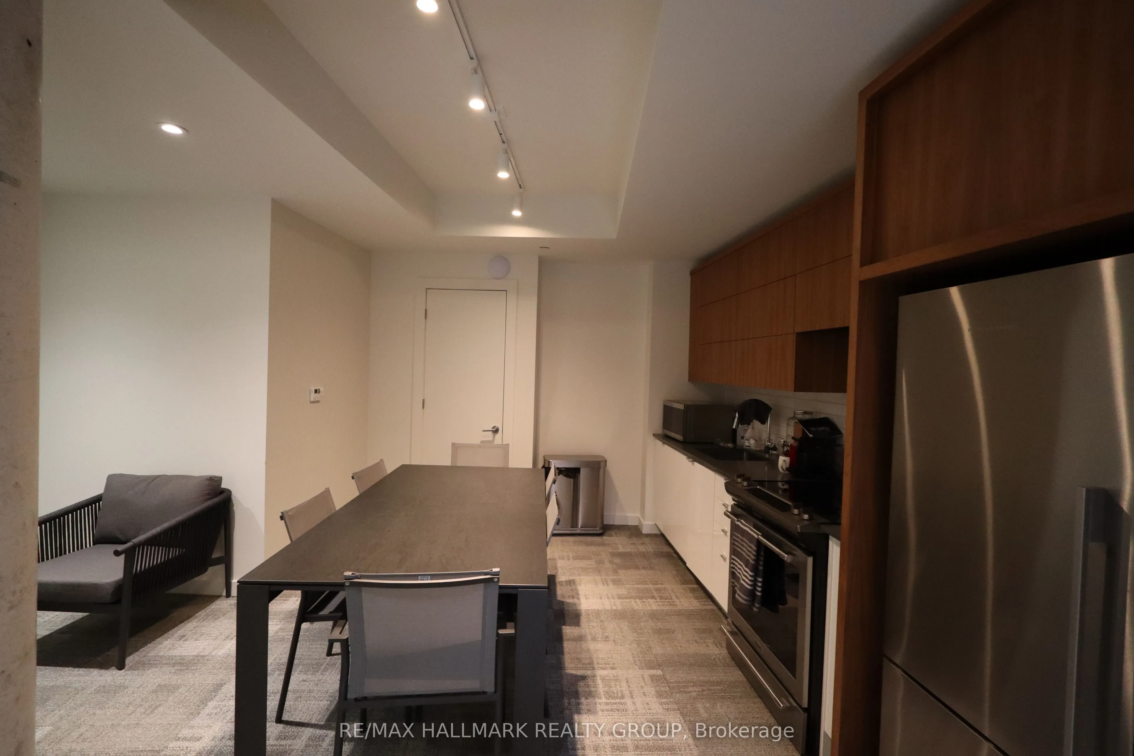 135 Barrette Street, #607