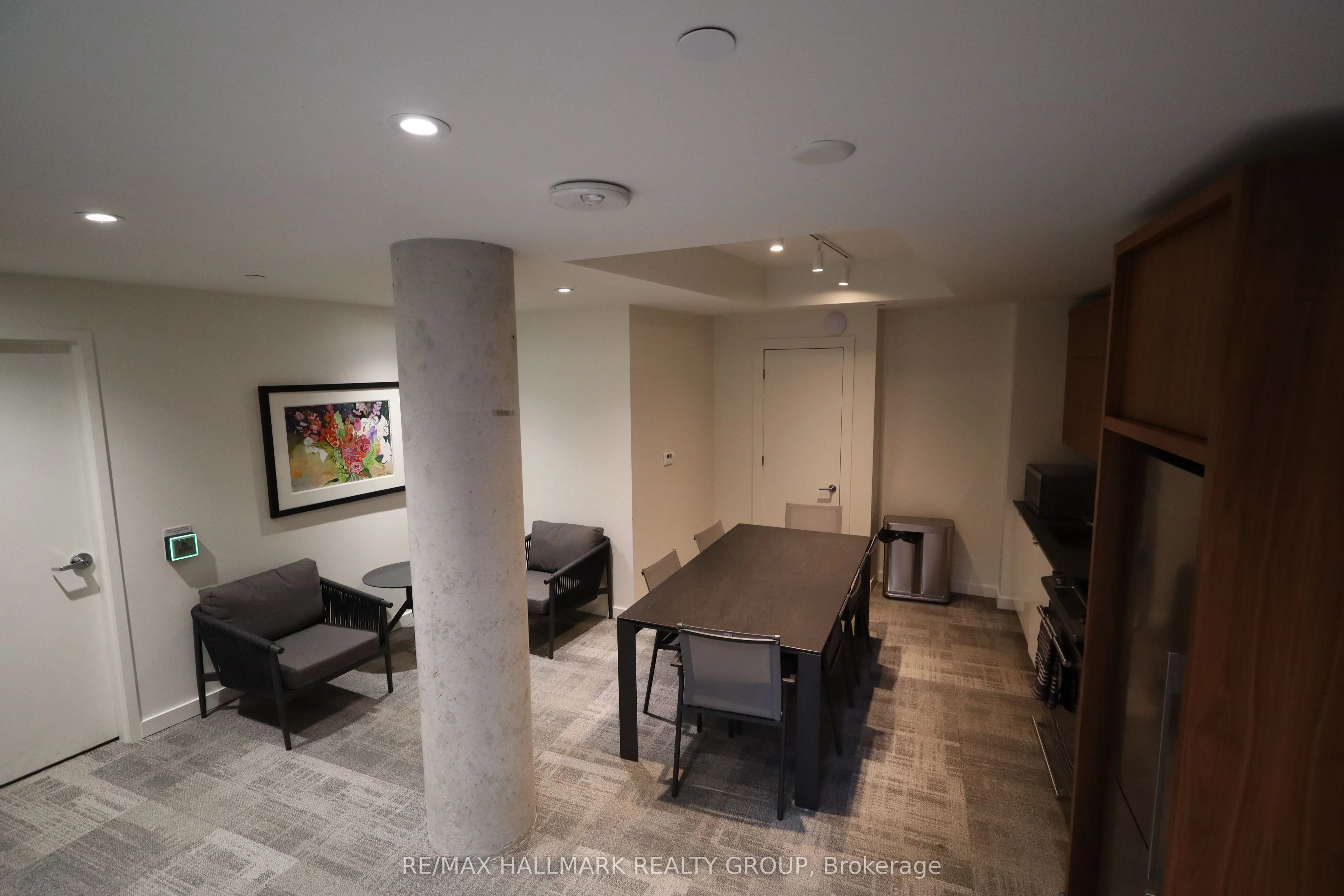 135 Barrette Street, #607
