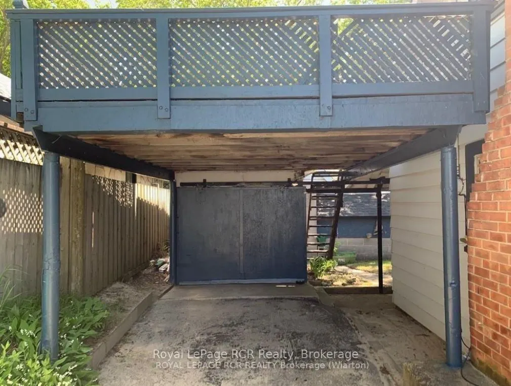 9 LAKESHORE Boulevard S
