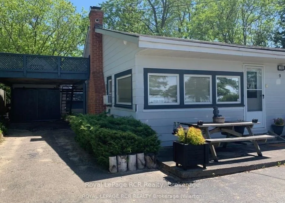 9 LAKESHORE Boulevard S