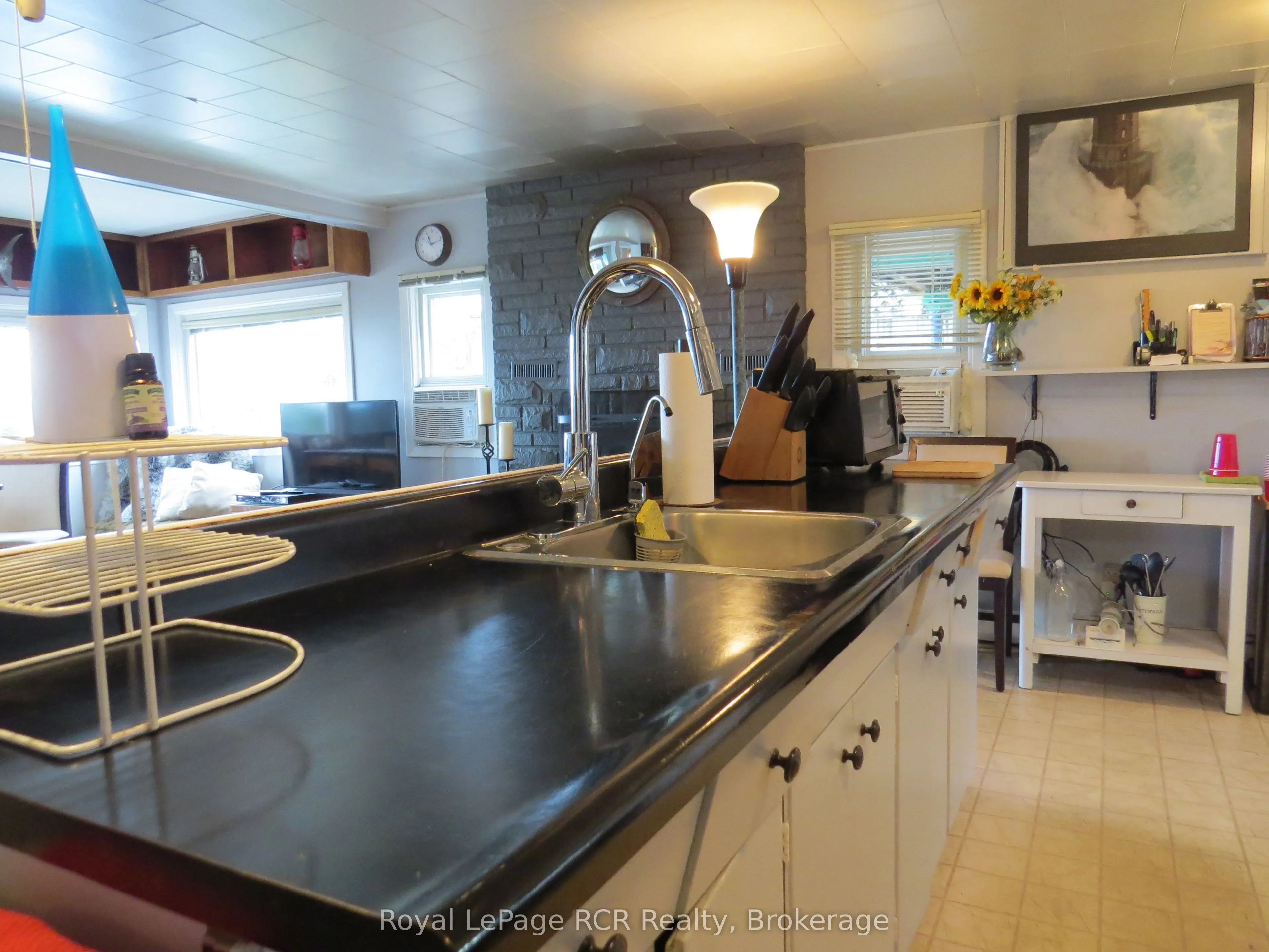 9 LAKESHORE Boulevard S