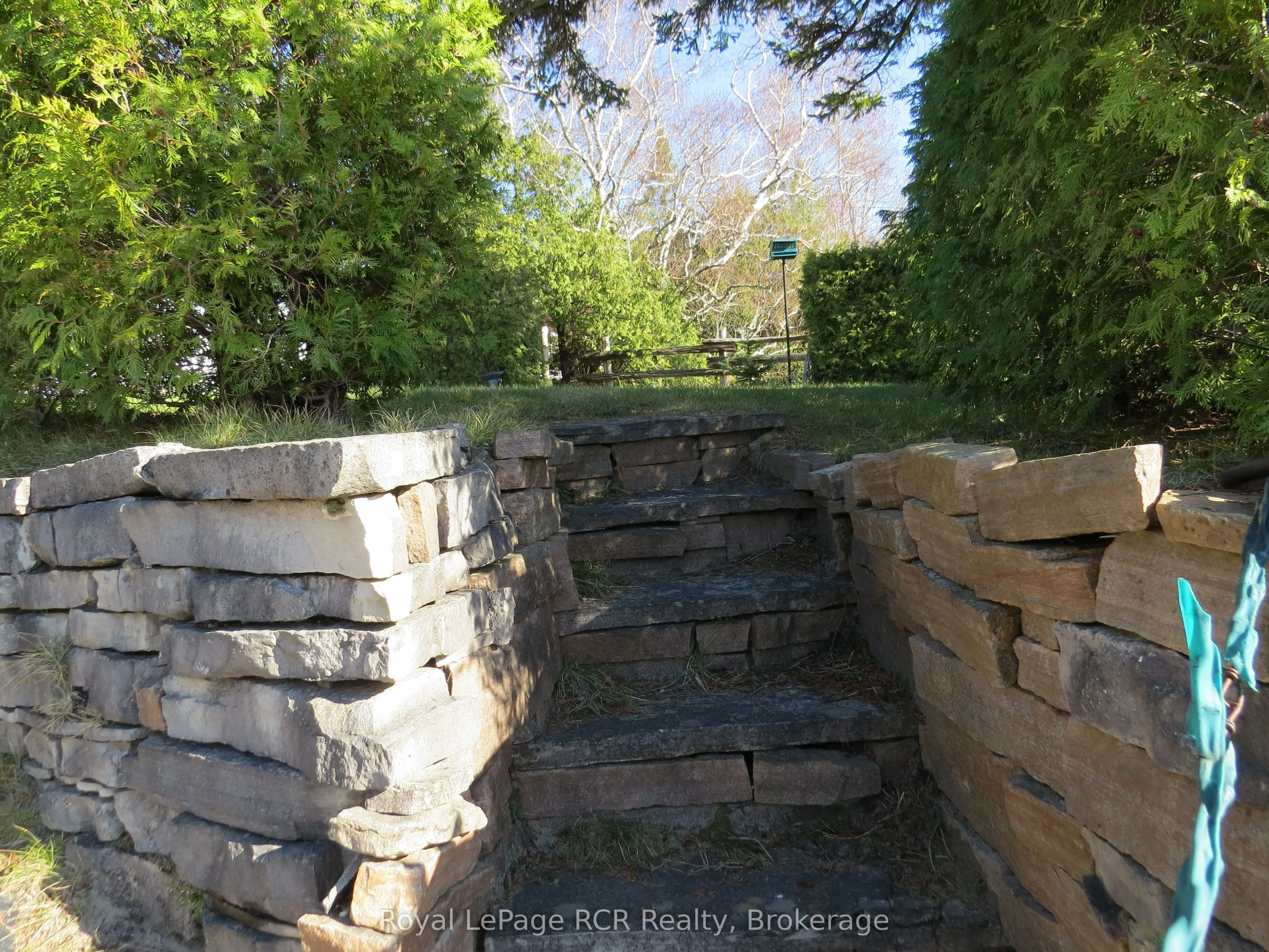 9 LAKESHORE Boulevard S
