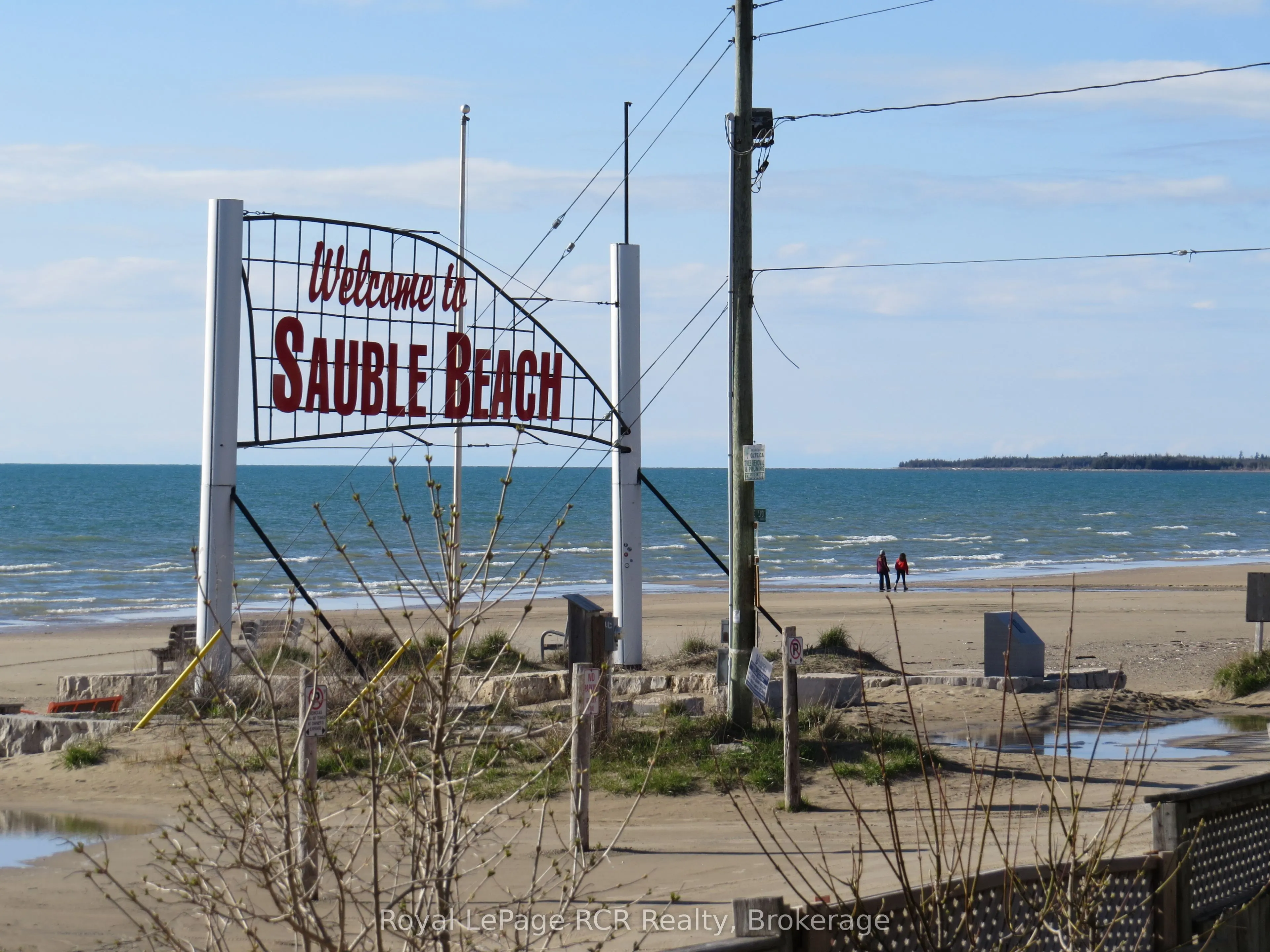 9 LAKESHORE Boulevard S