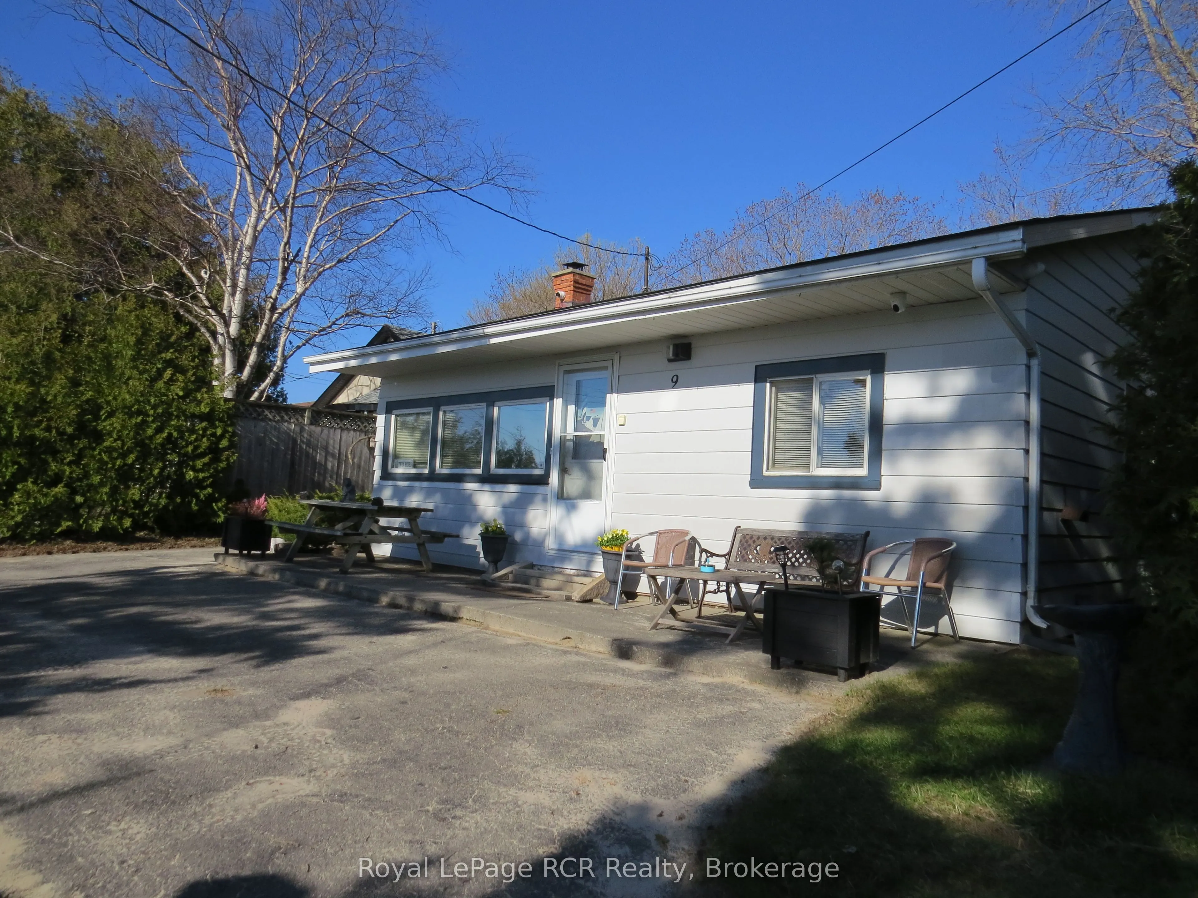 9 LAKESHORE Boulevard S