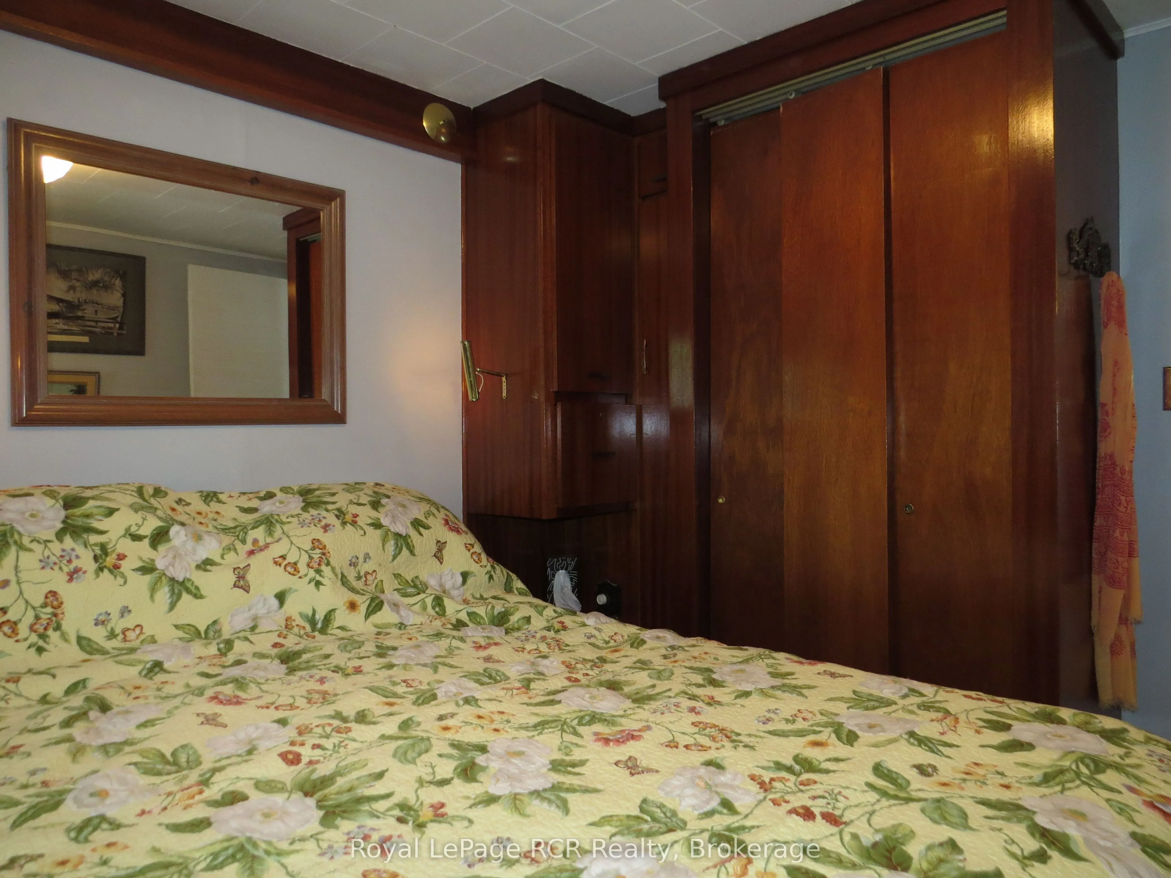 9 LAKESHORE Boulevard S
