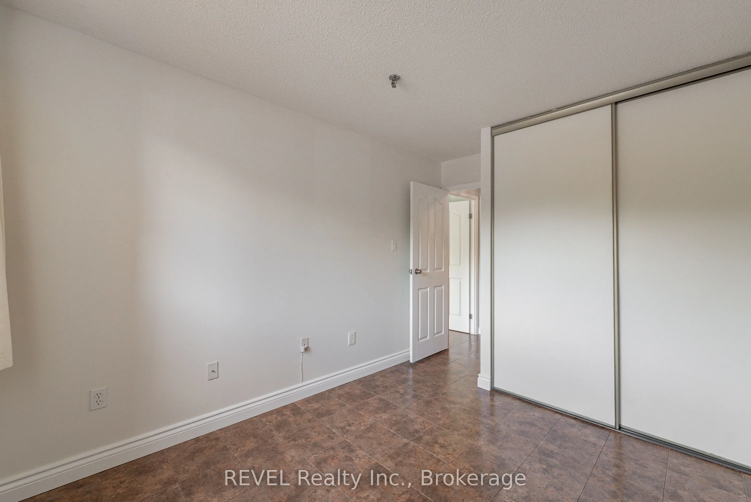 3955 Portage Road, #206