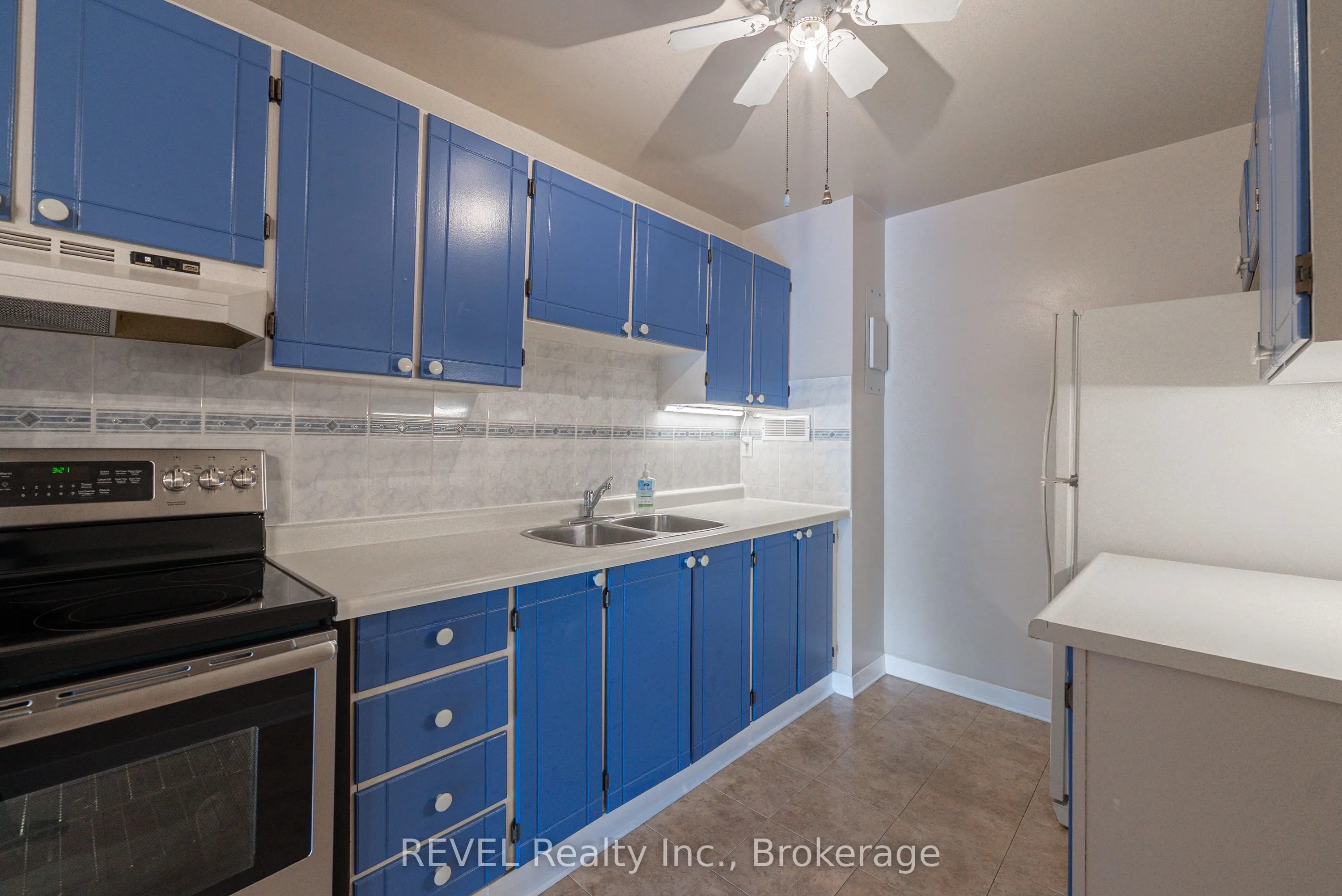 3955 Portage Road, #206