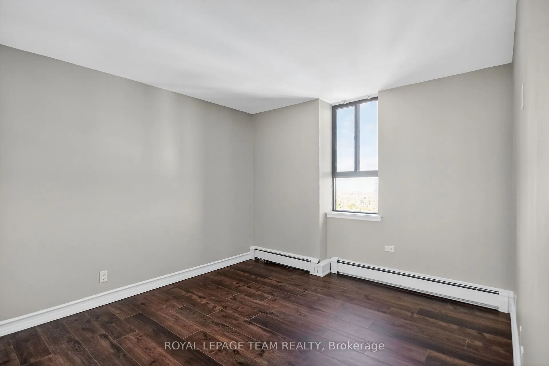 515 St Laurent Boulevard, #2509/2510