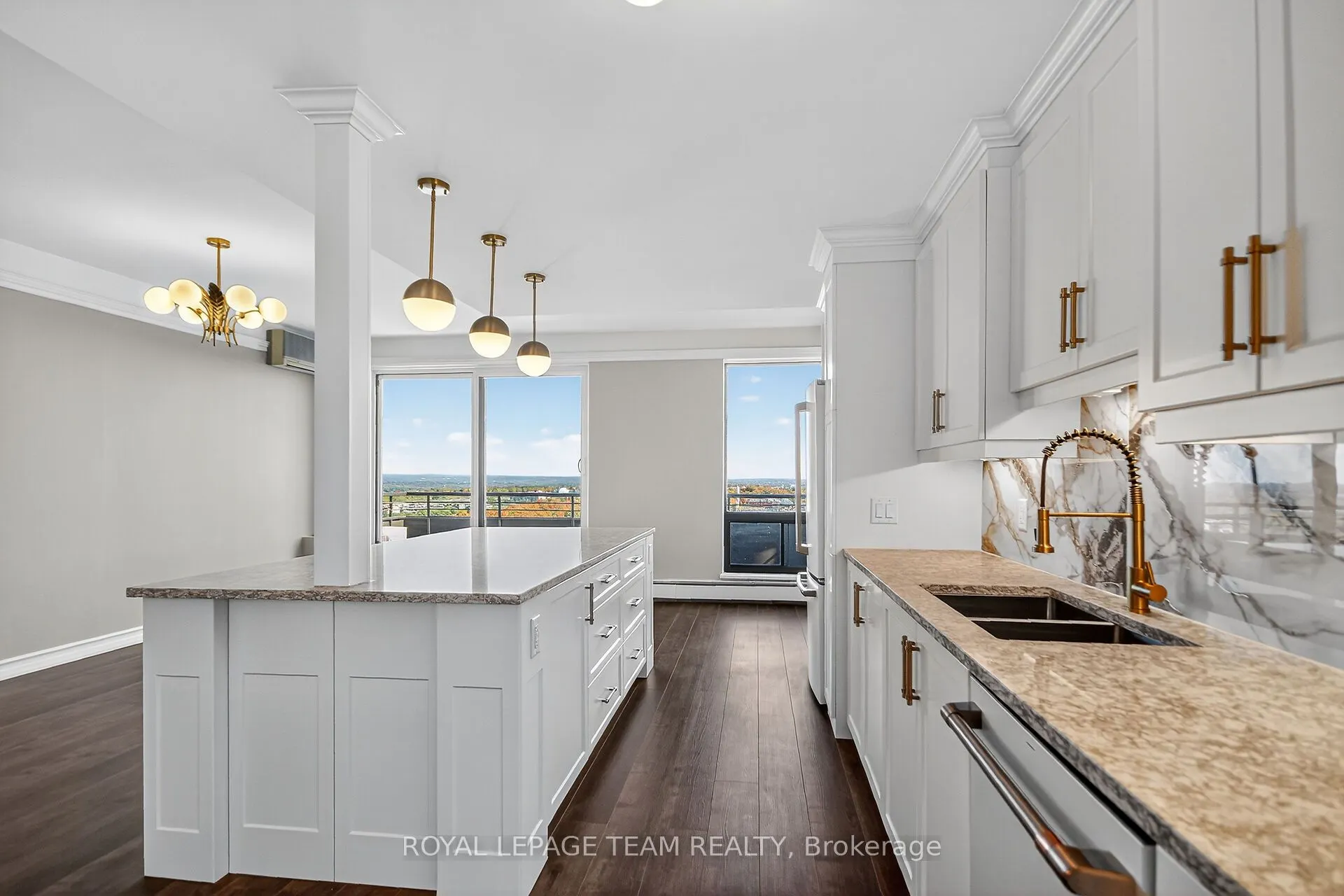 515 St Laurent Boulevard, #2509/2510