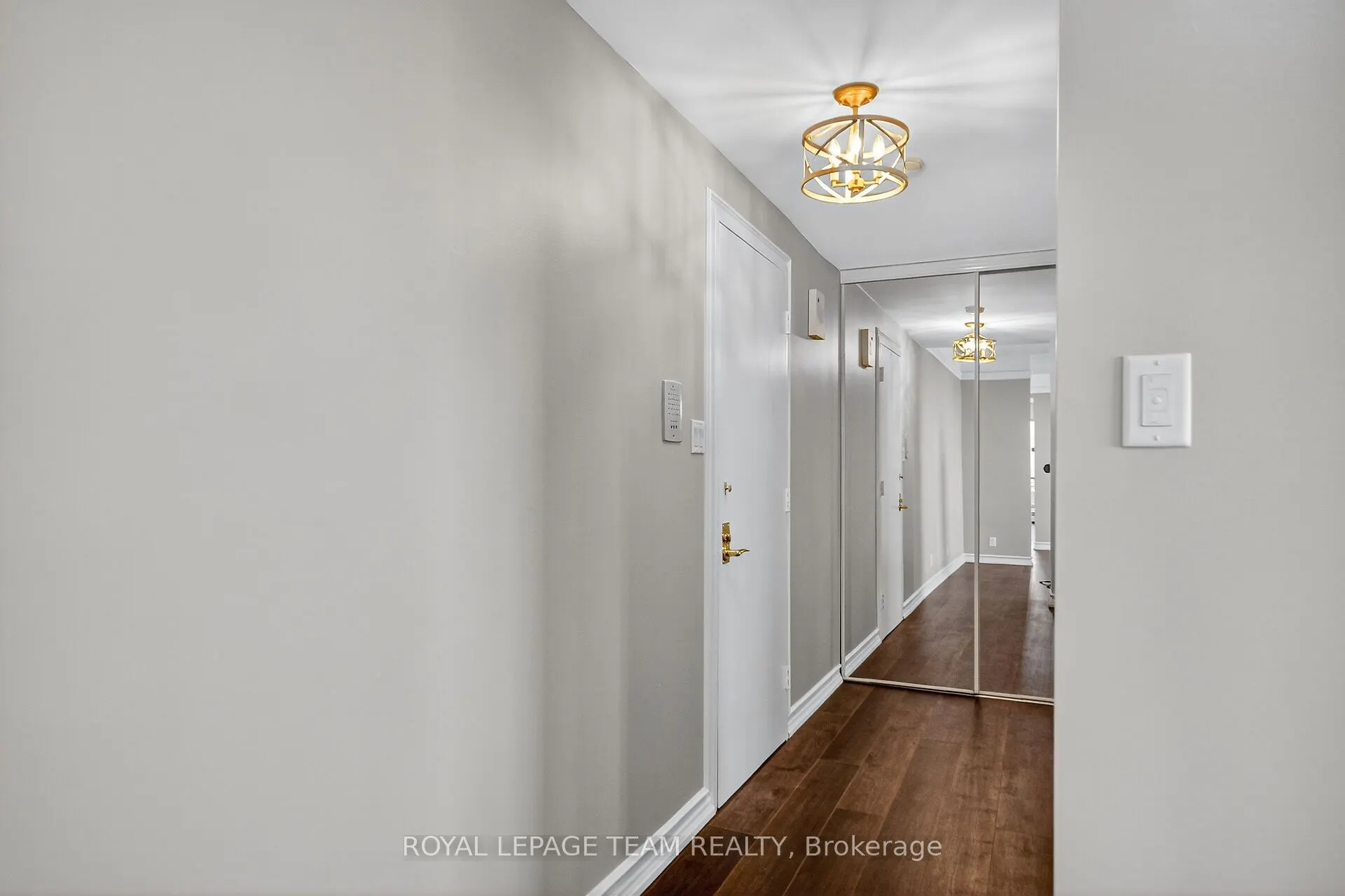 515 St Laurent Boulevard, #2509/2510