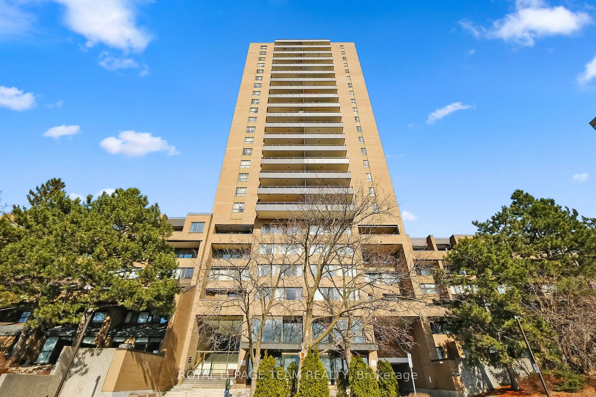 515 St Laurent Boulevard, #2509/2510