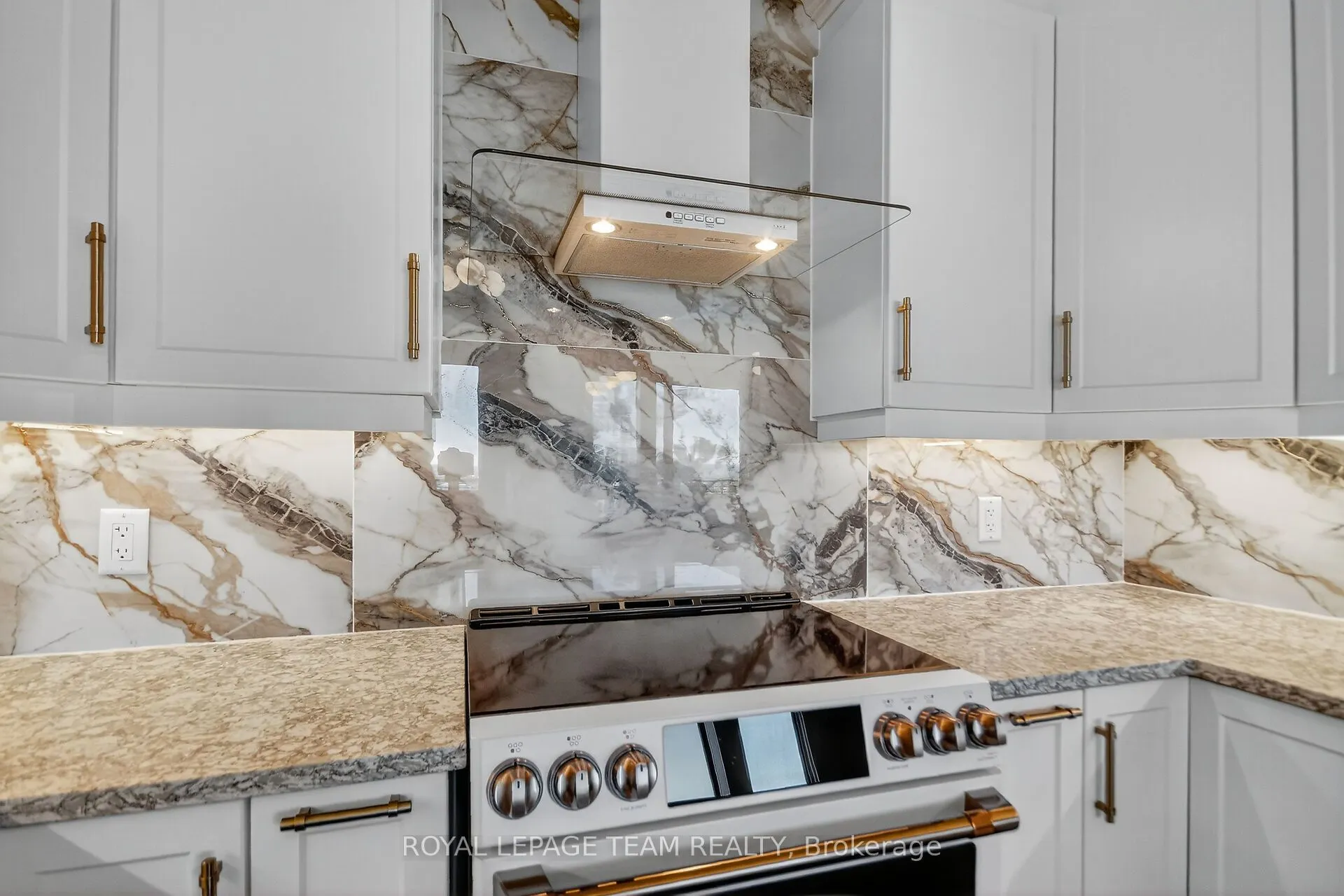 515 St Laurent Boulevard, #2509/2510