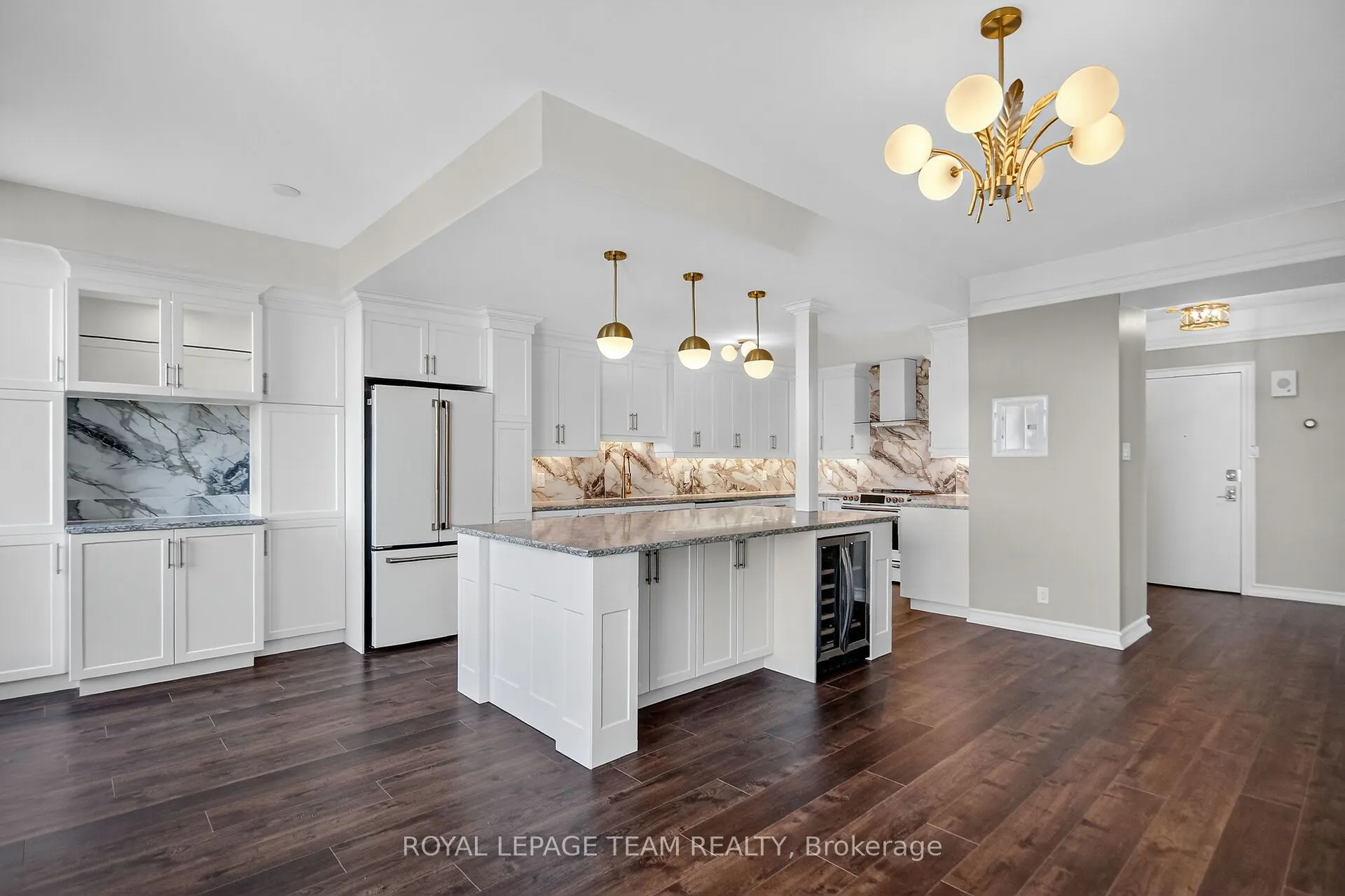 515 St Laurent Boulevard, #2509/2510