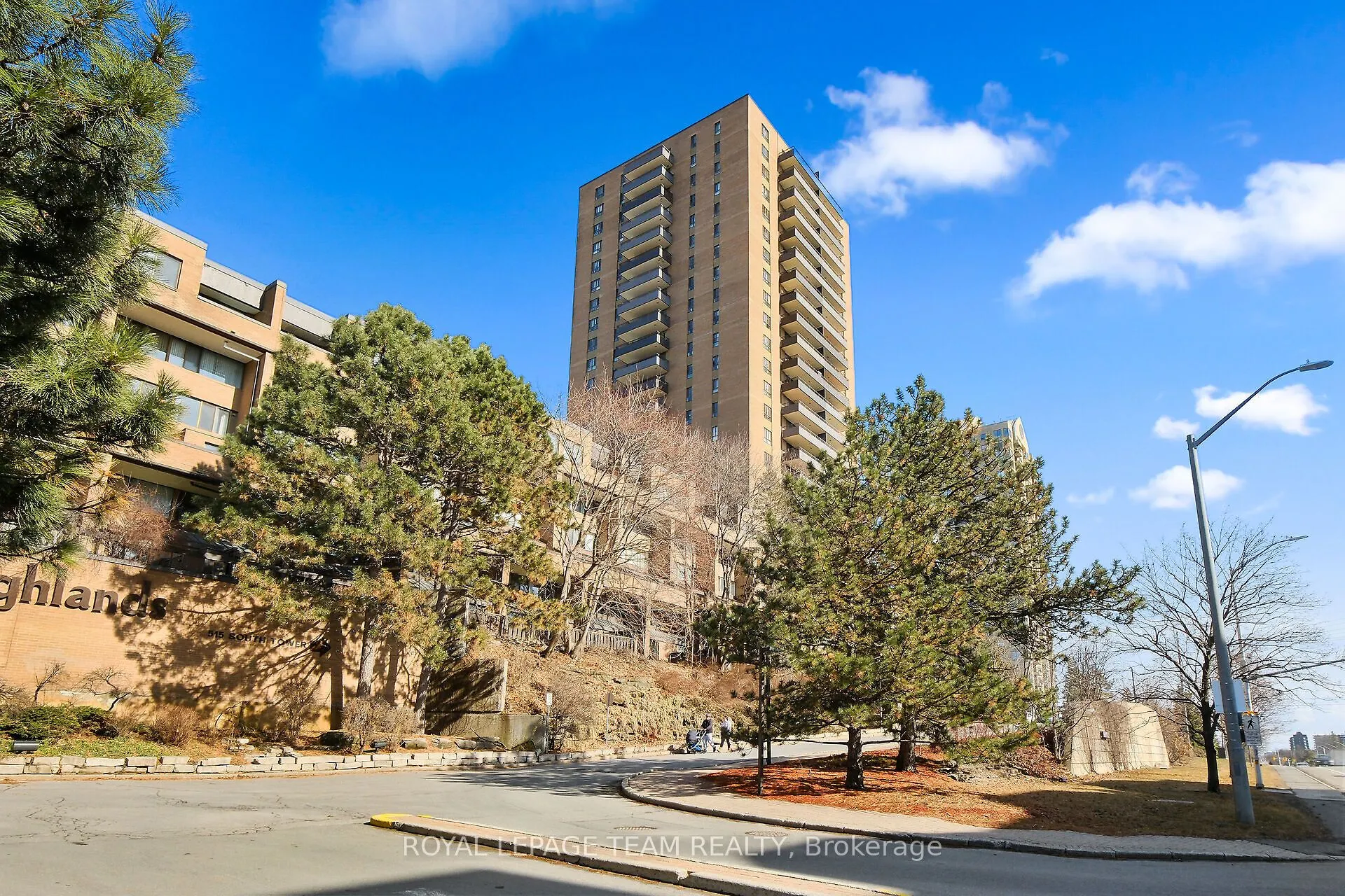 515 St Laurent Boulevard, #2509/2510