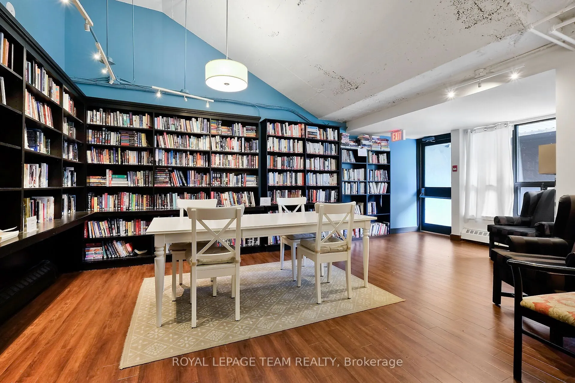 515 St Laurent Boulevard, #2509/2510