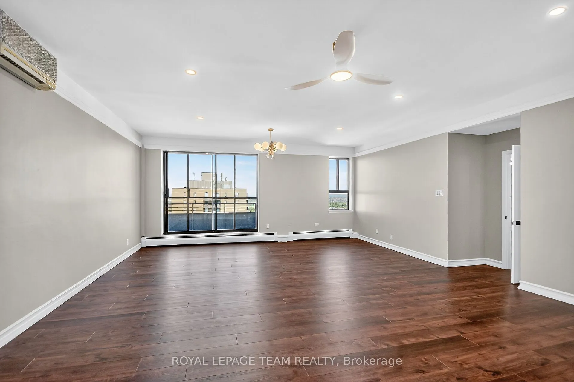 515 St Laurent Boulevard, #2509/2510