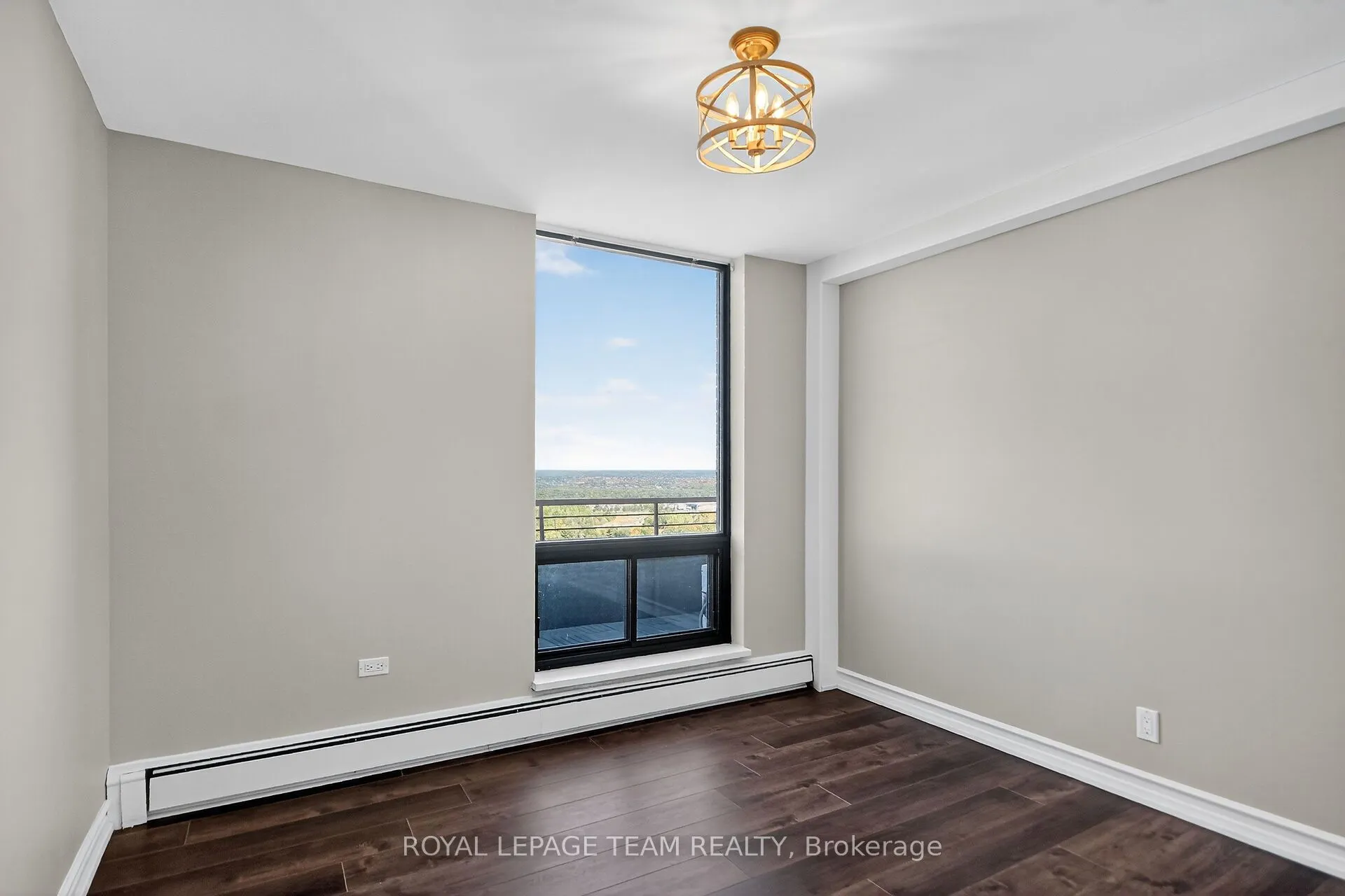 515 St Laurent Boulevard, #2509/2510